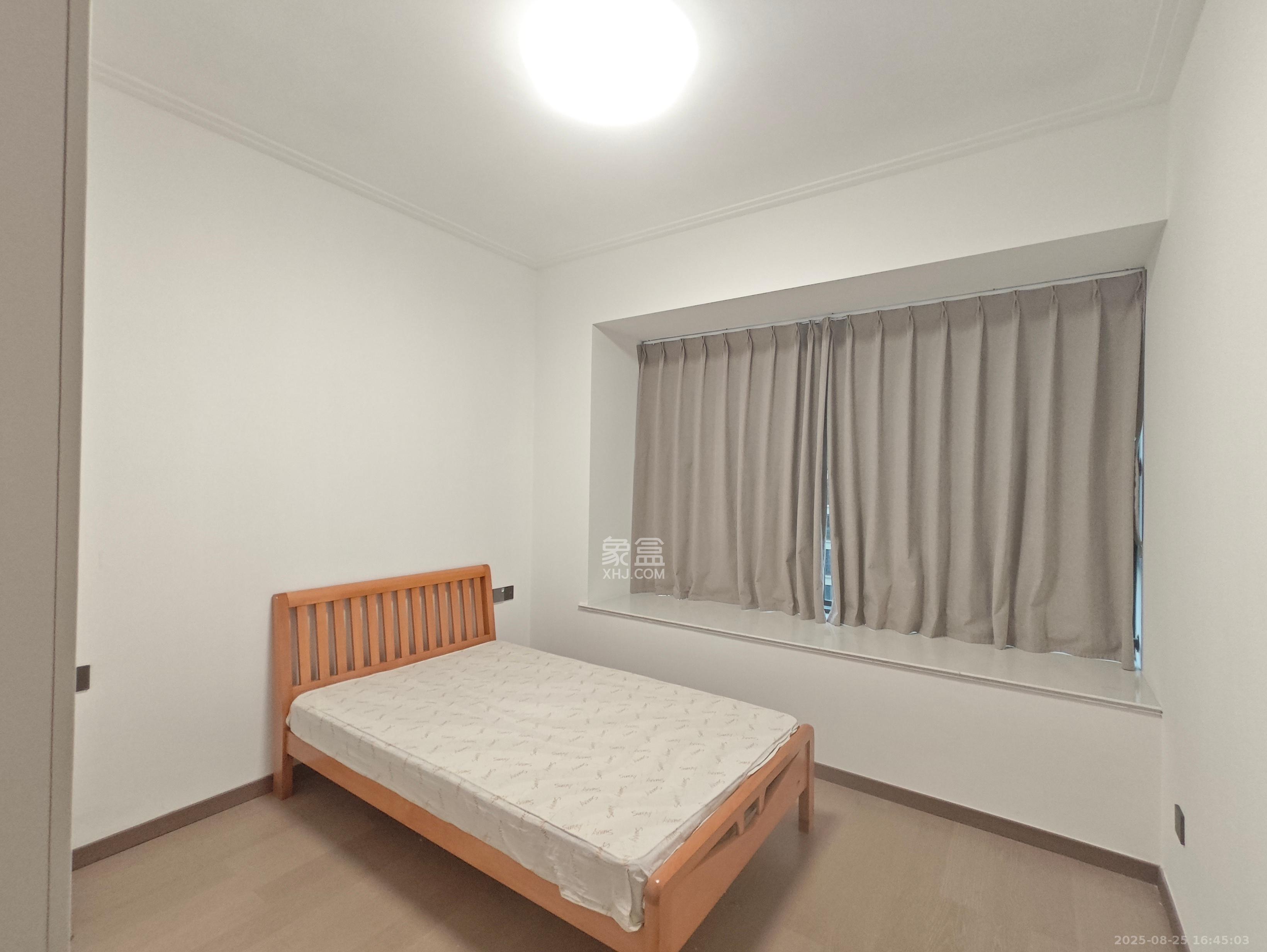 绿地V岛  4室2厅2卫    4500.0元/月 绿地V岛  4室2厅2卫    4500.0元/月室内图