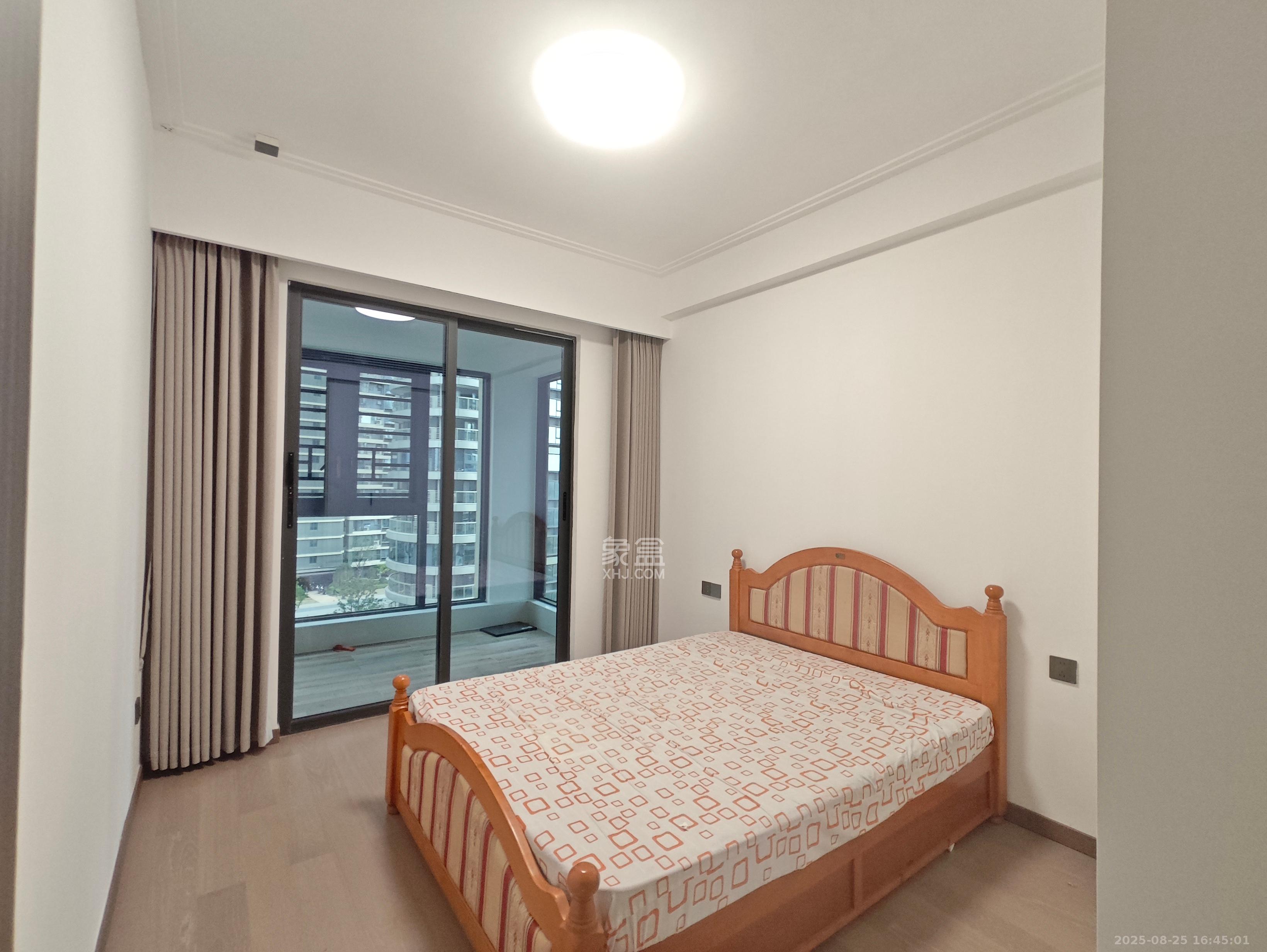 绿地V岛  4室2厅2卫    4500.0元/月 绿地V岛  4室2厅2卫    4500.0元/月室内图