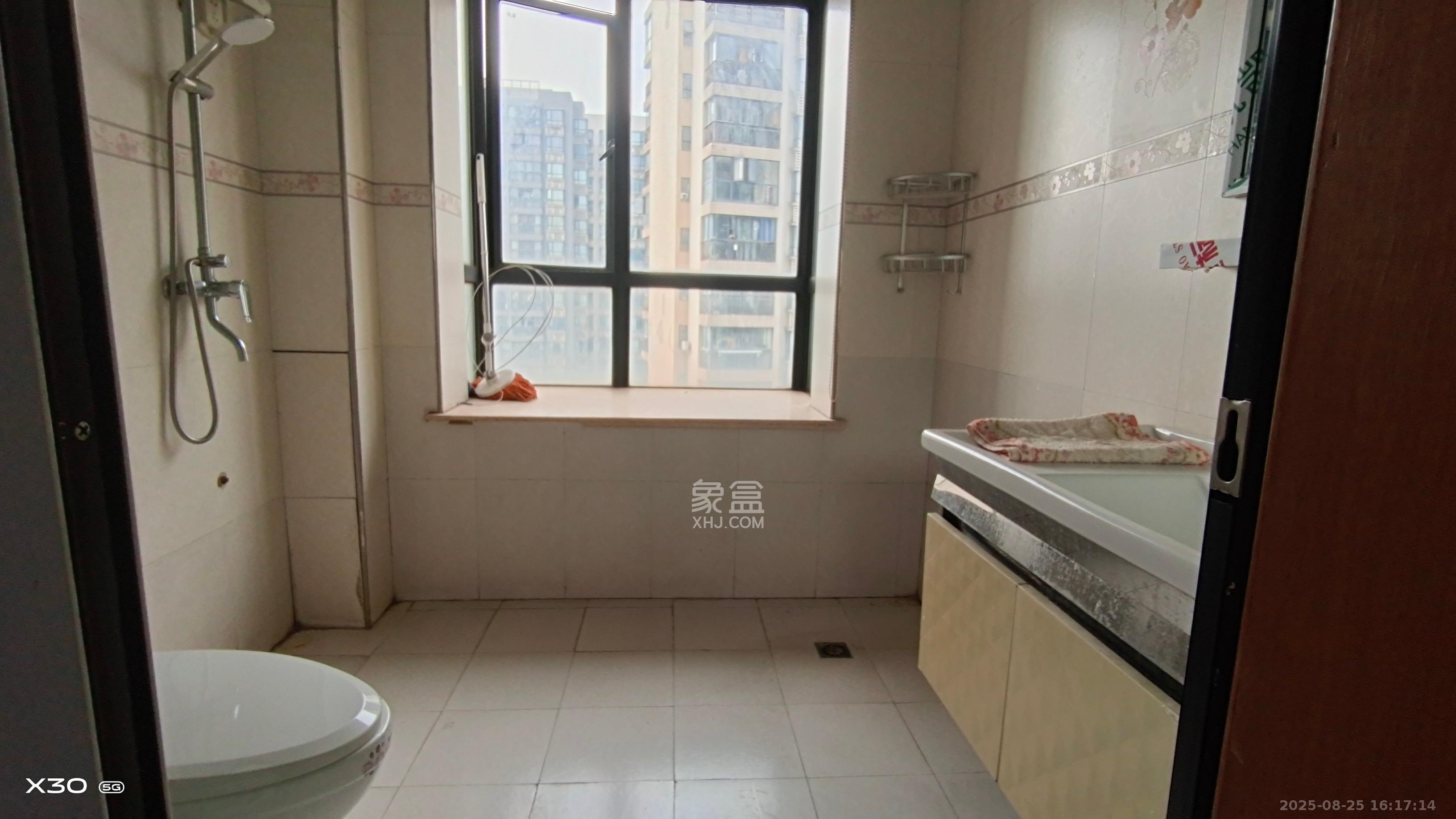 莱茵城  3室2厅2卫    2200.0元/月室内图