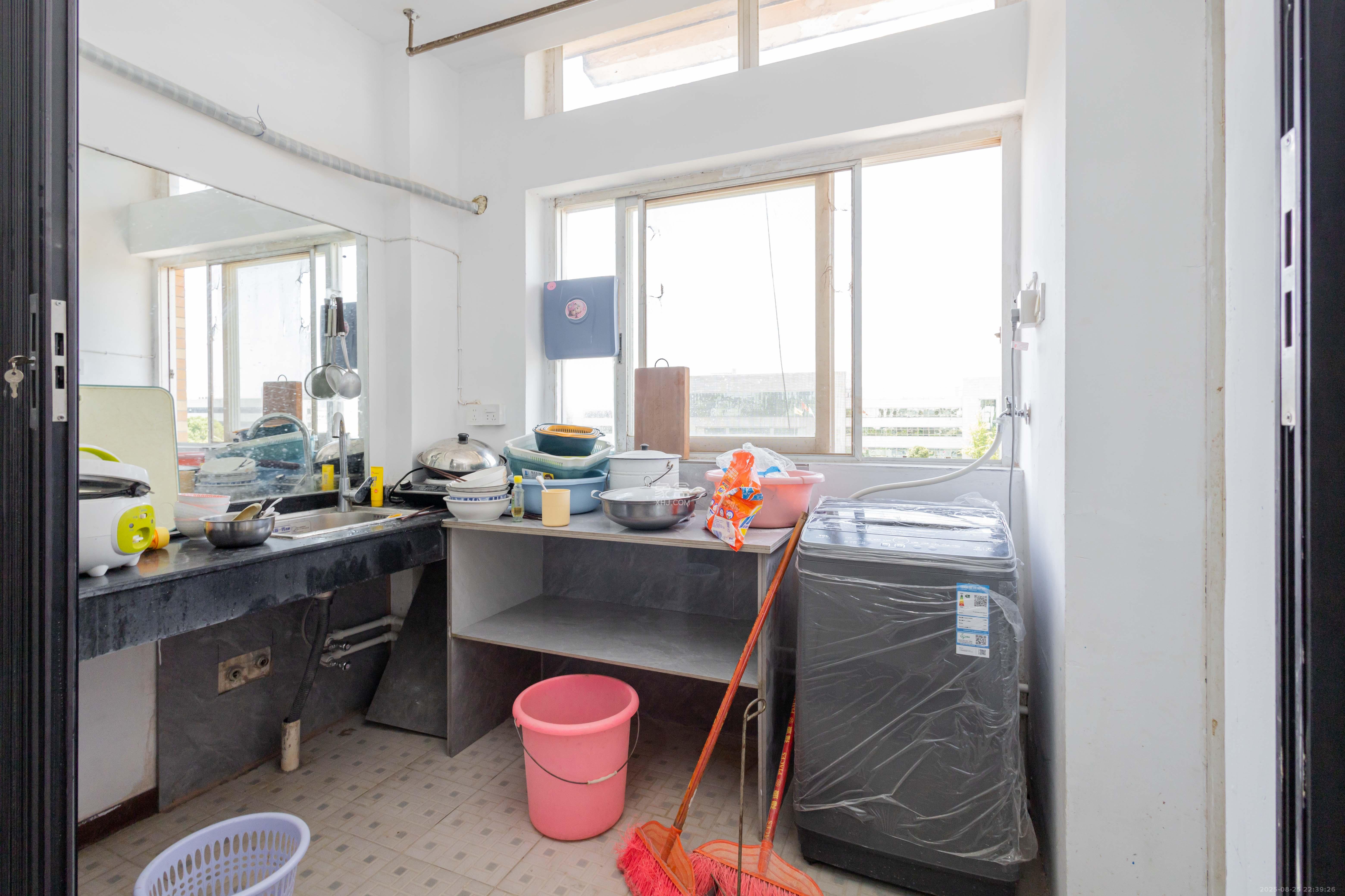 创业乐园  1室1厅1卫    16.0万厨房