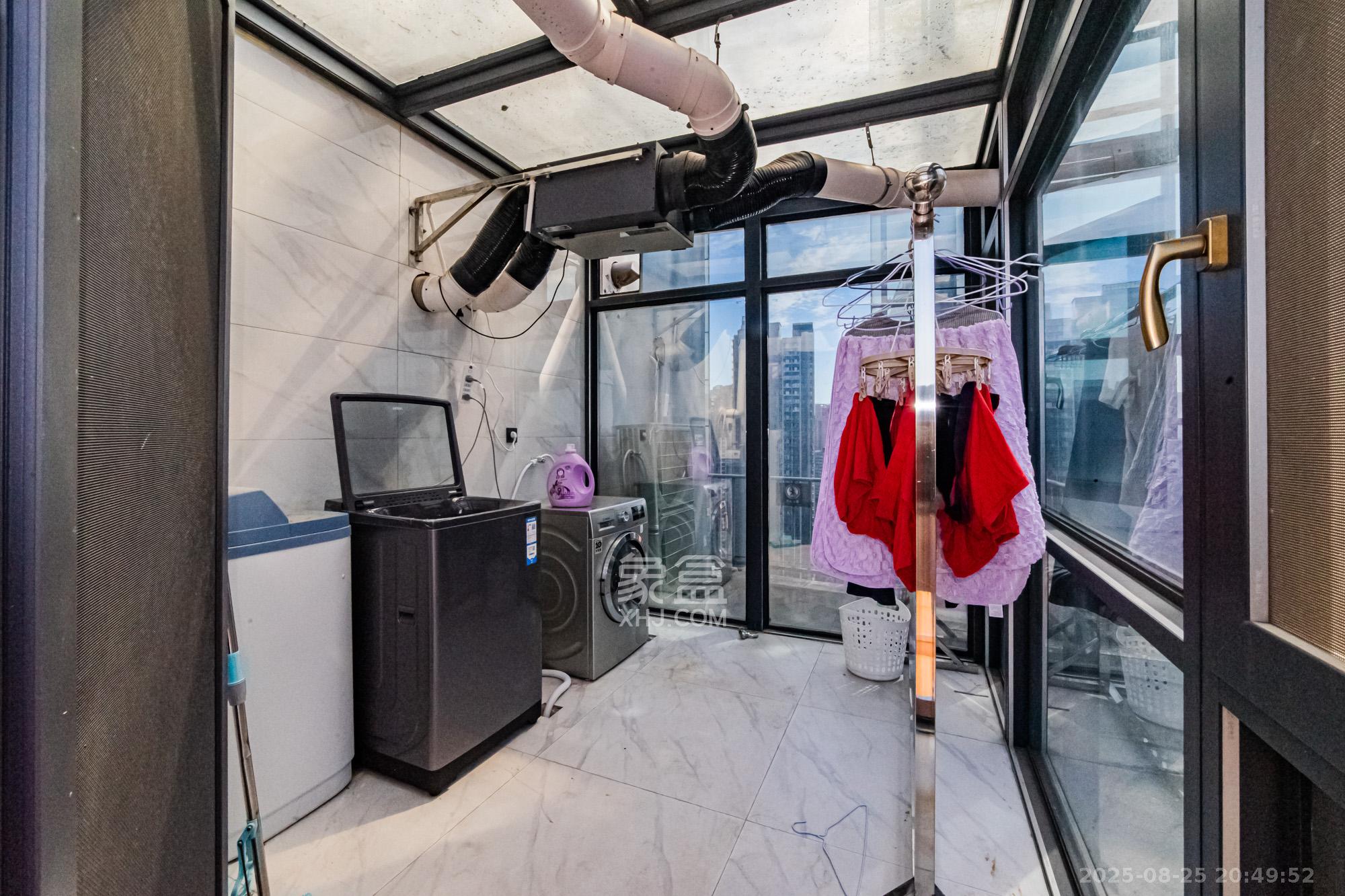 北辰定江洋  5室3厅4卫    918.0万 北辰定江洋  5室3厅4卫    918.0万阳台