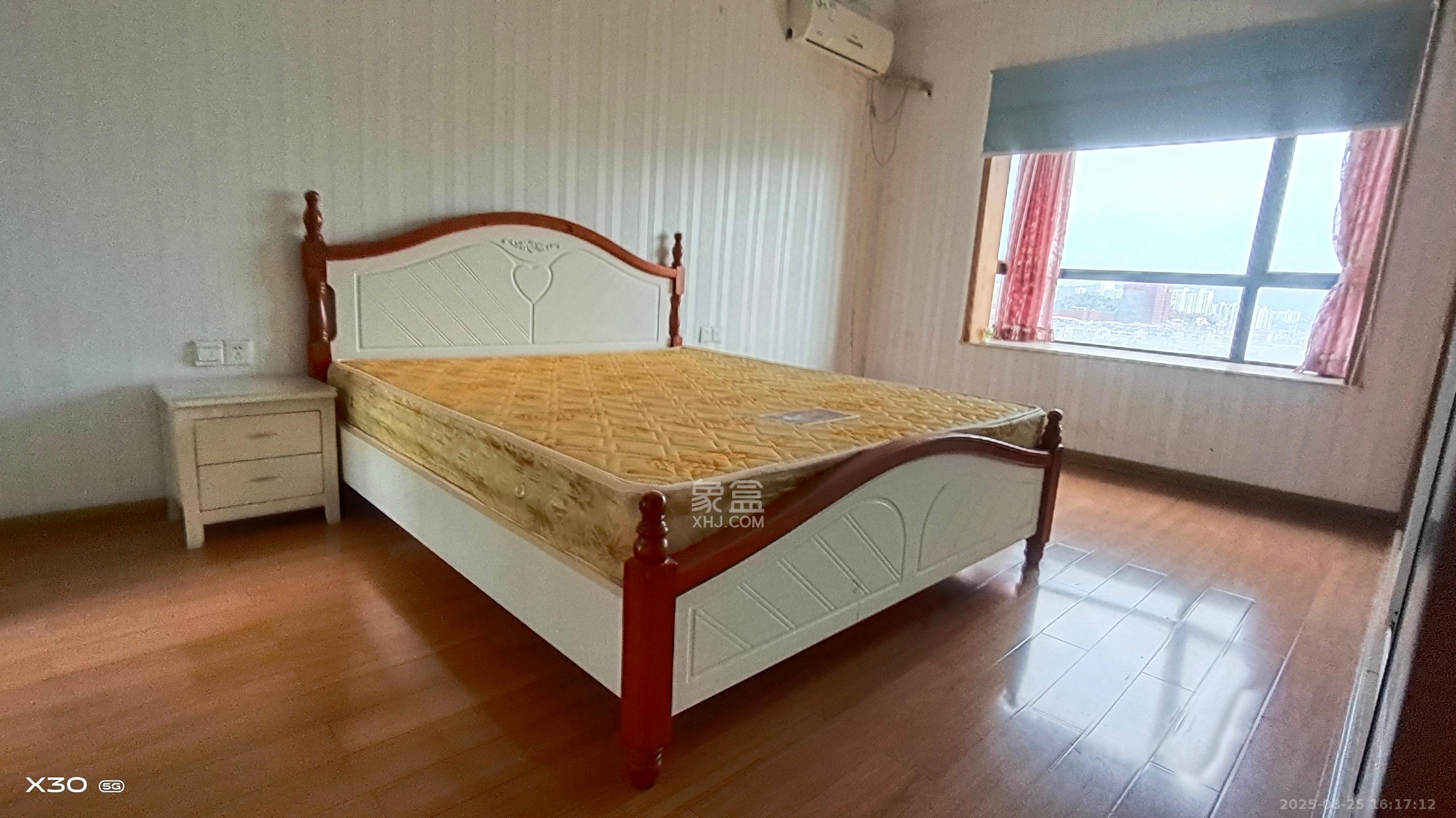 莱茵城  3室2厅2卫    2200.0元/月室内图