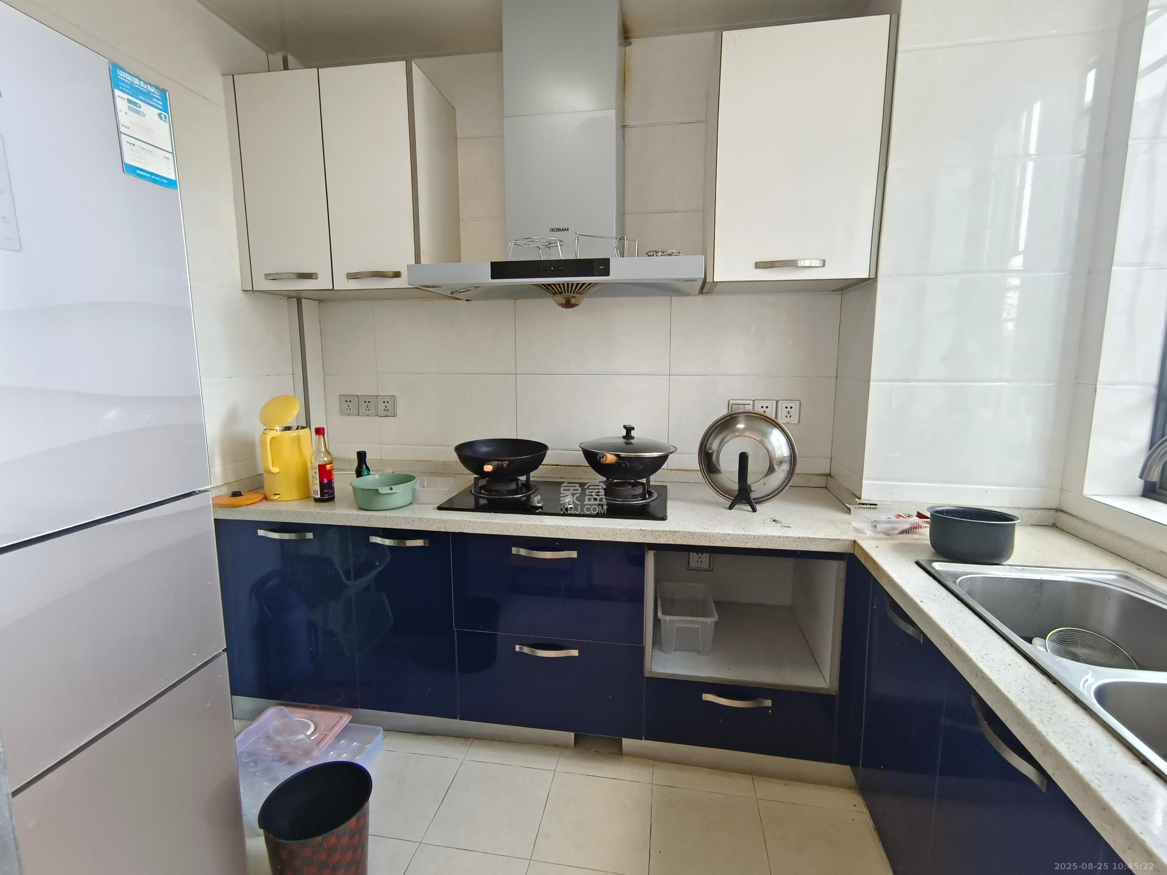 新城新世界一二三期  3室2厅1卫    2700.0元/月 新城新世界一二三期  3室2厅1卫    2700.0元/月室内图