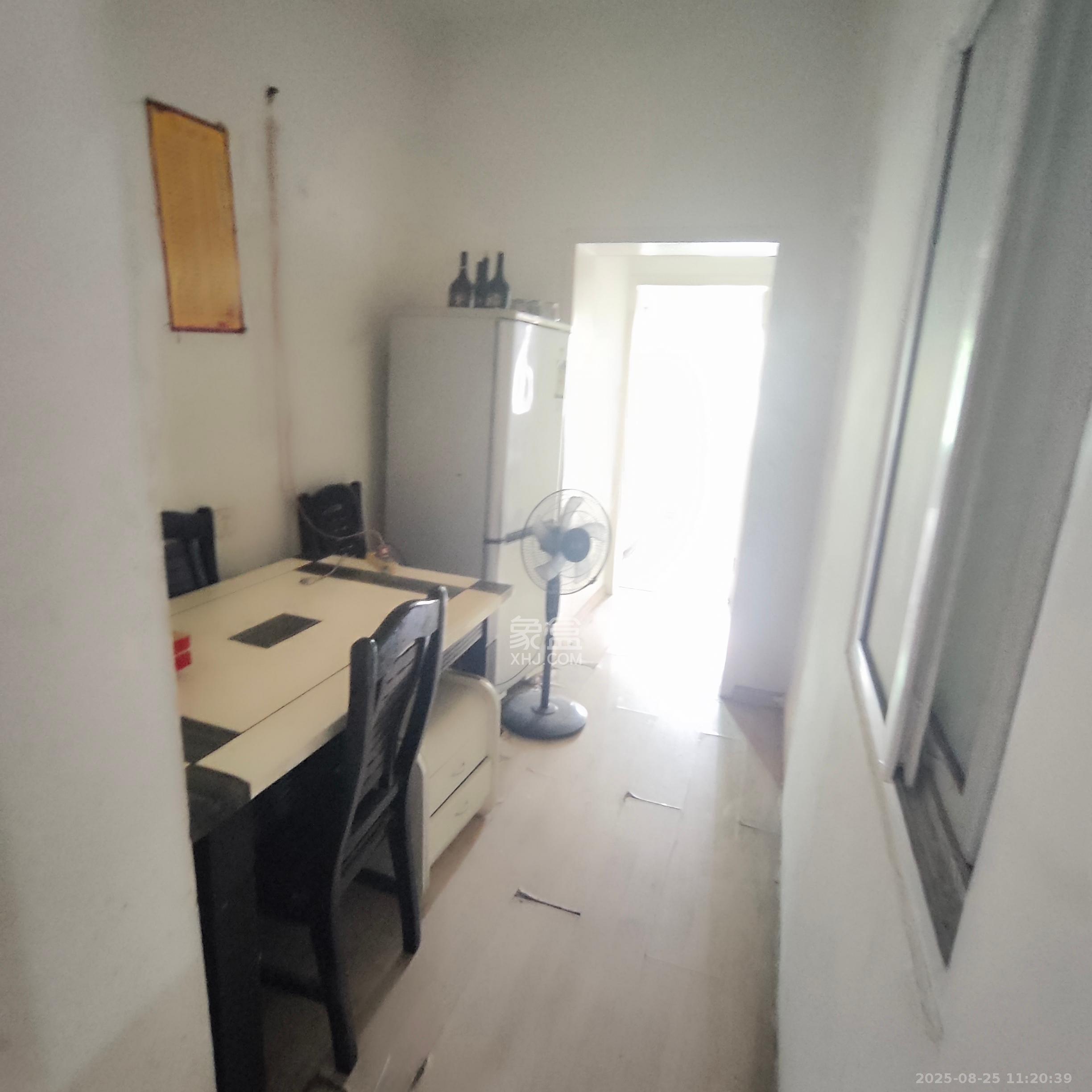 中南汽车世界 2室2厅1卫 900.0元/月 中南汽车世界 2室2厅1卫 900.0元/月室内图