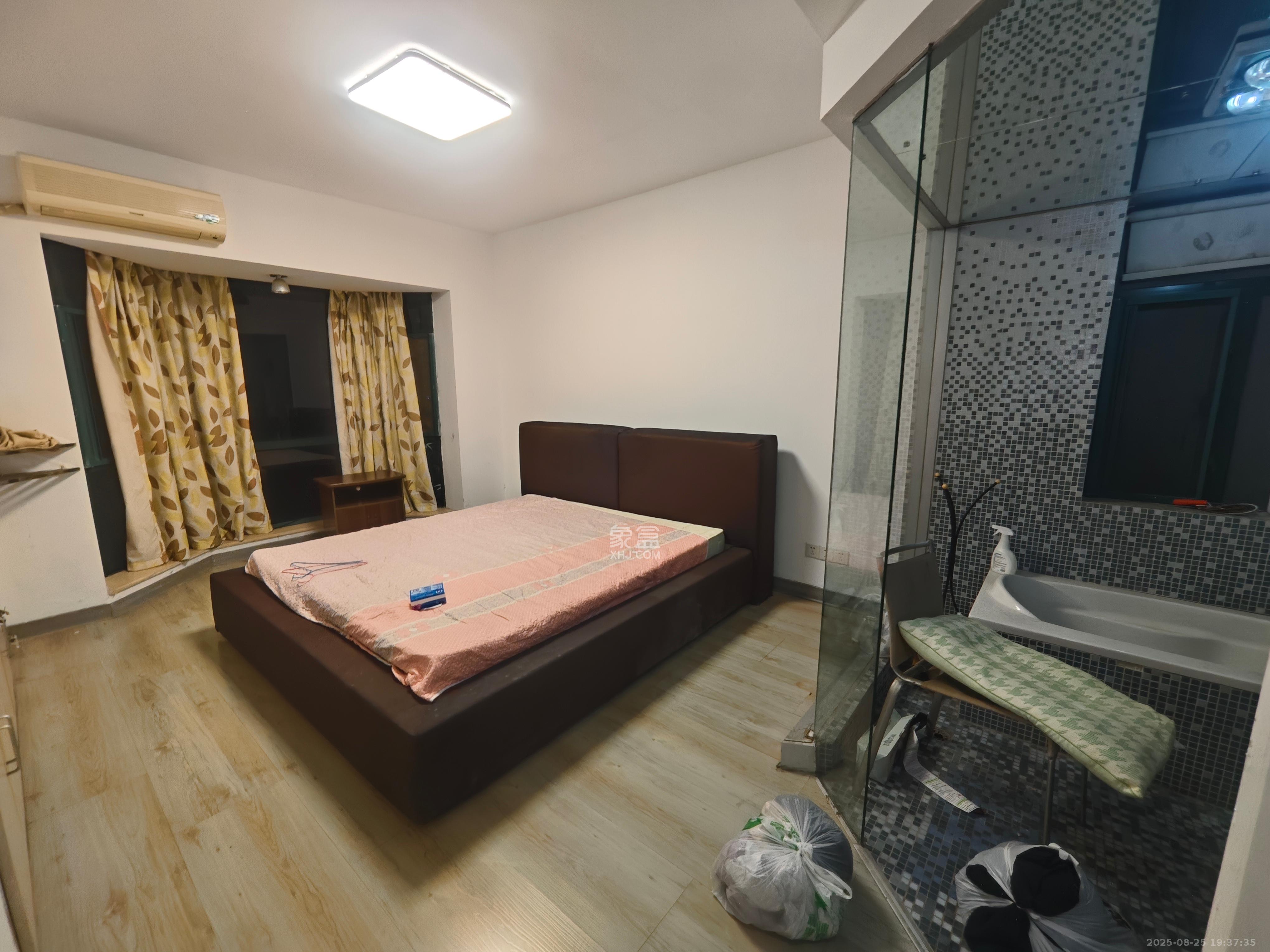 王府花园 3室2厅1卫 2600.0元/月 王府花园 3室2厅1卫 2600.0元/月室内图