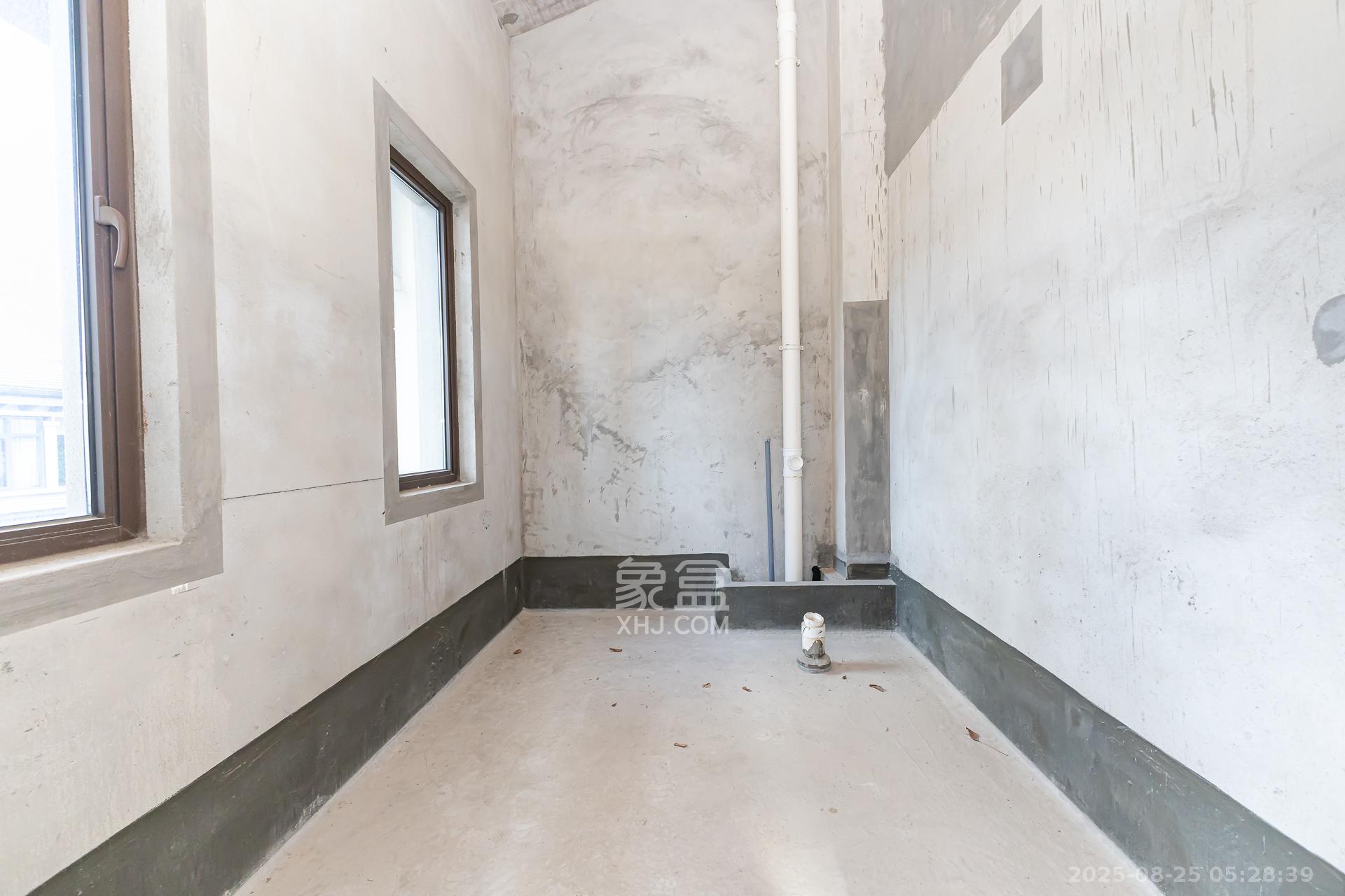 龙湖湘风原著（龙湖湘风星城）  5室2厅2卫    418.0万卫生间