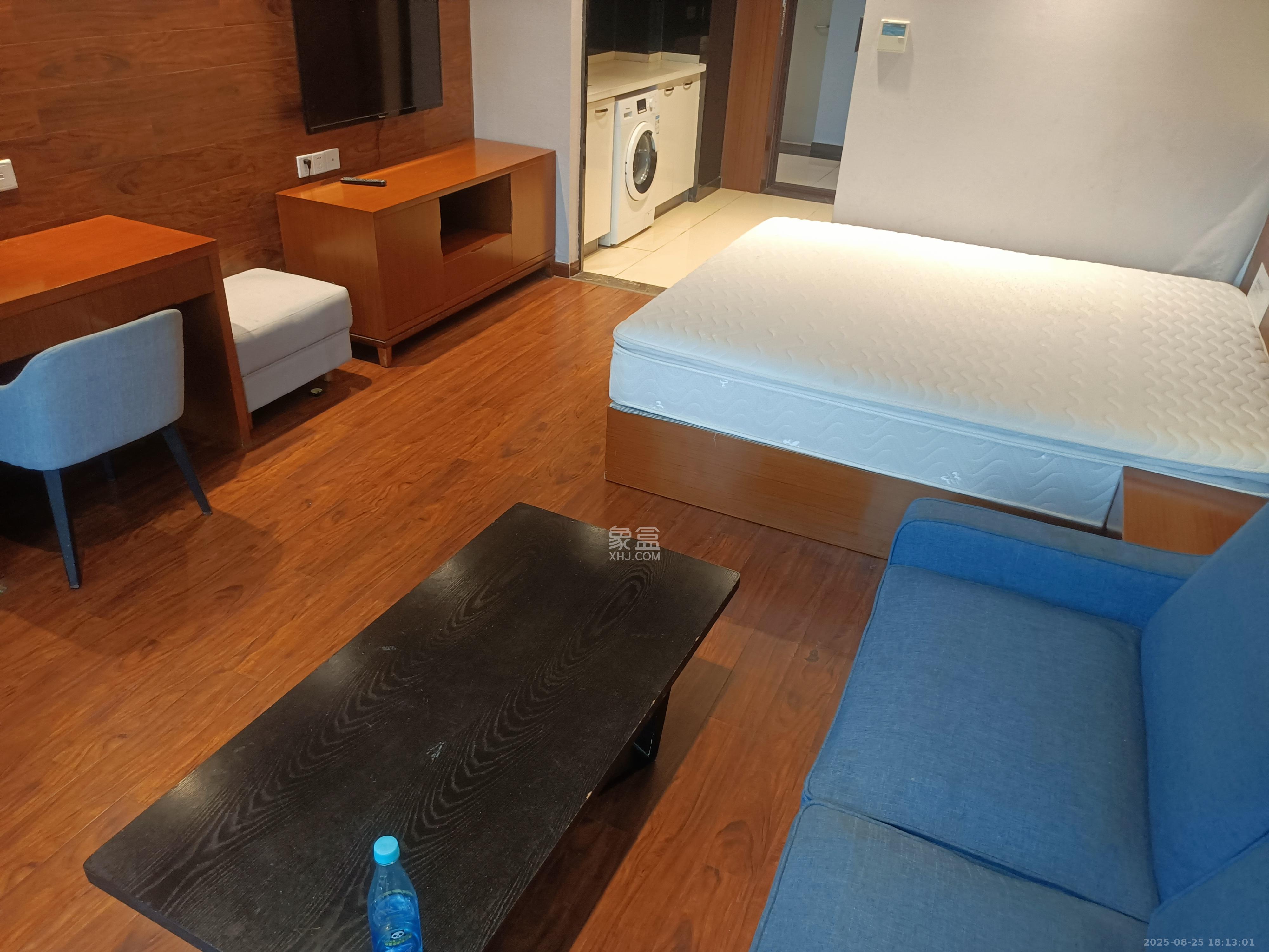 五一钻界  1室1厅1卫    2200.0元/月室内图