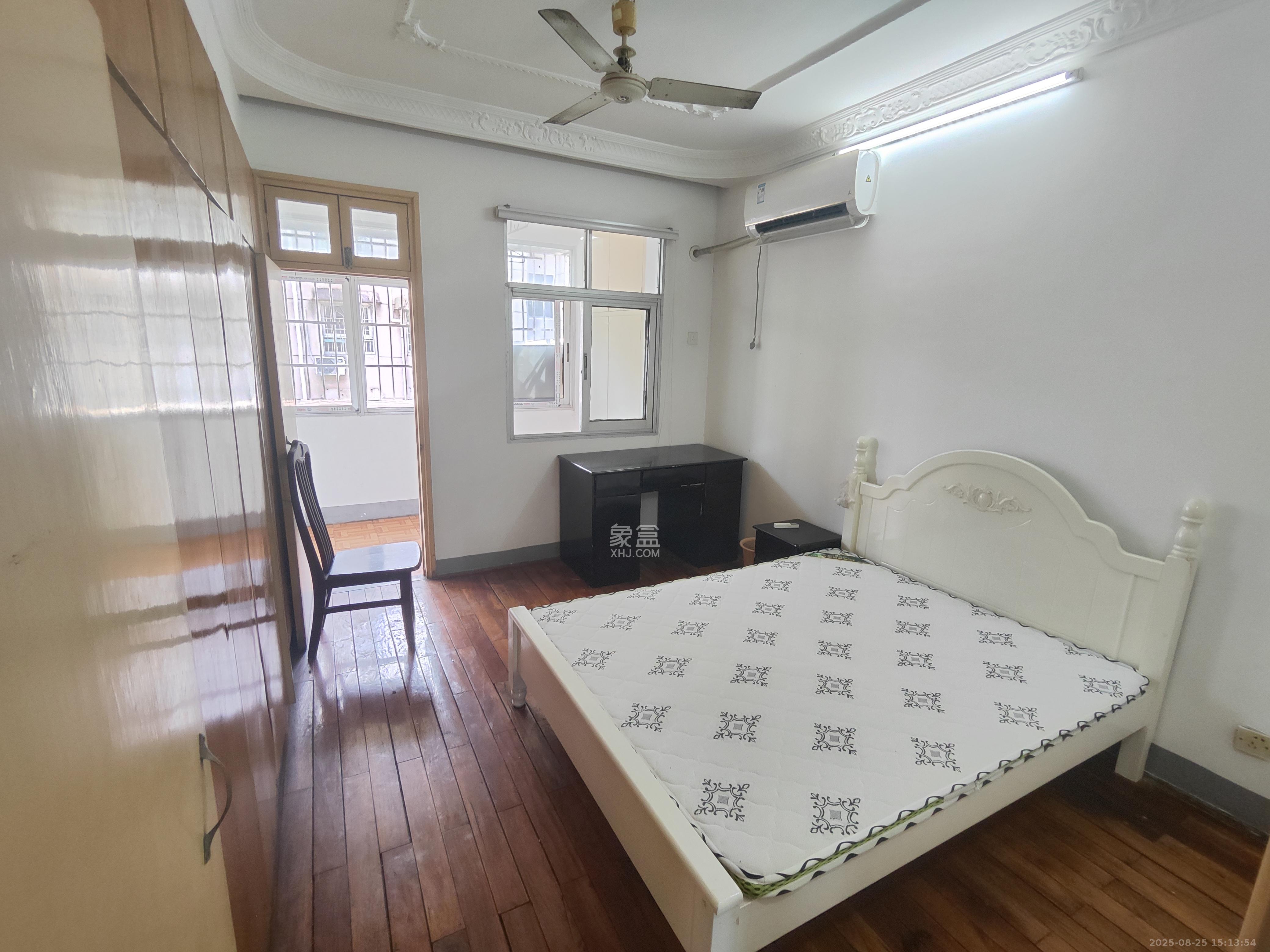 国庆新村  3室1厅1卫    1800.0元/月 国庆新村  3室1厅1卫    1800.0元/月