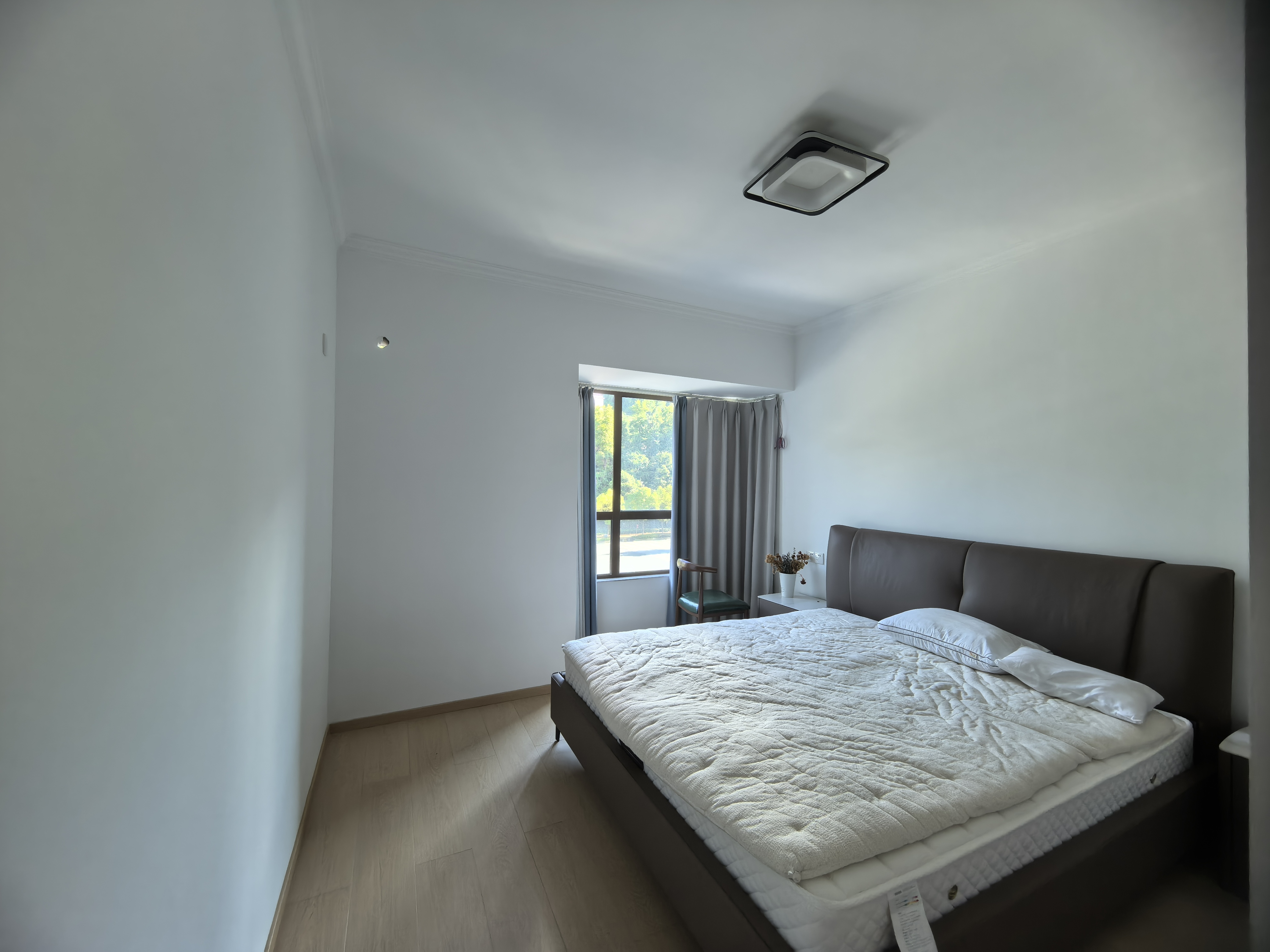 东宸江山里  3室2厅2卫   75.80万客厅