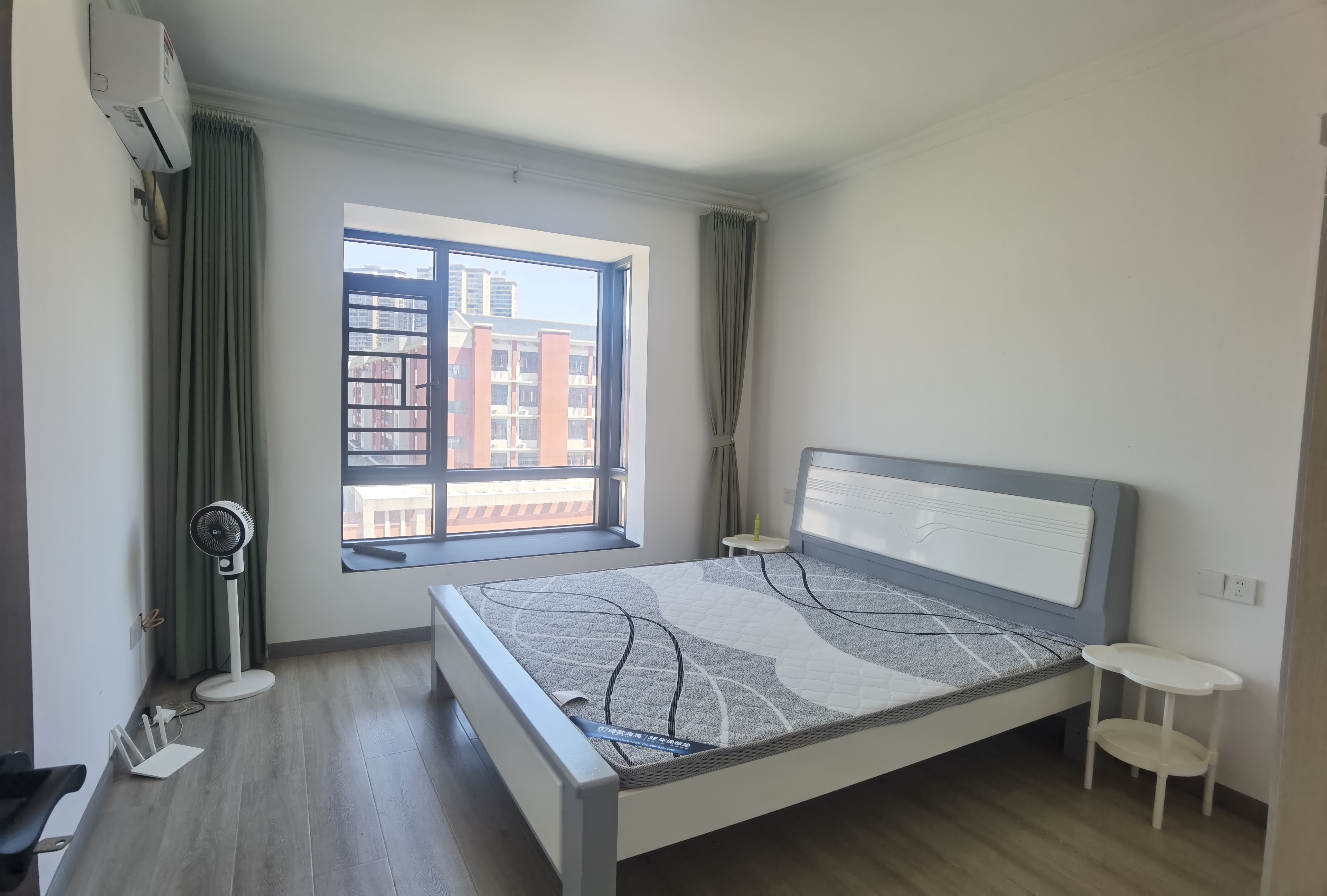 龙凤东宫  3室2厅1卫    2000.0元/月室内图