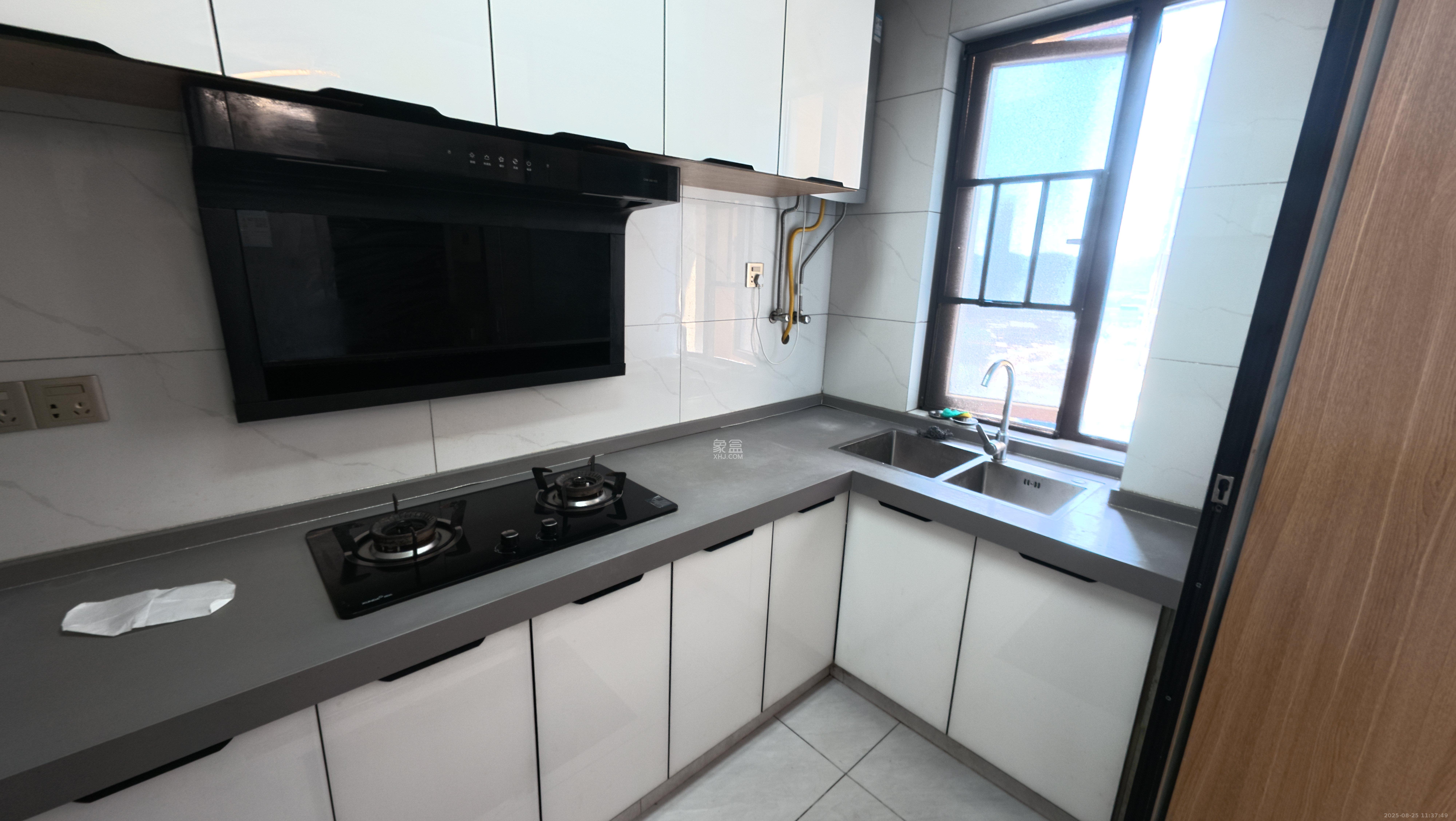 和润园三期 3室2厅1卫 2400.0元/月 和润园三期 3室2厅1卫 2400.0元/月室内图