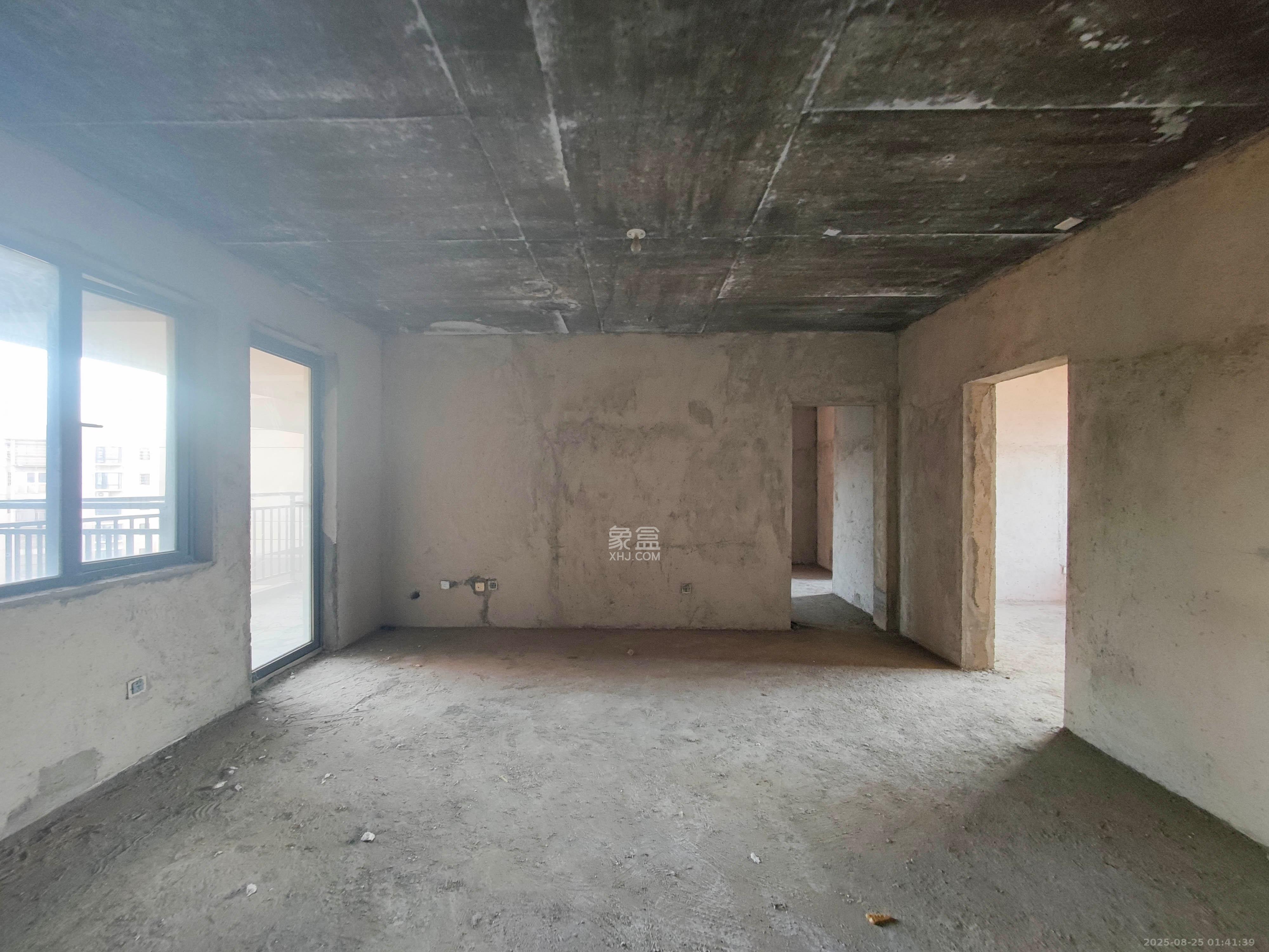 西湖鸿运佳苑  3室2厅2卫    83.0万 西湖鸿运佳苑  3室2厅2卫    83.0万客厅