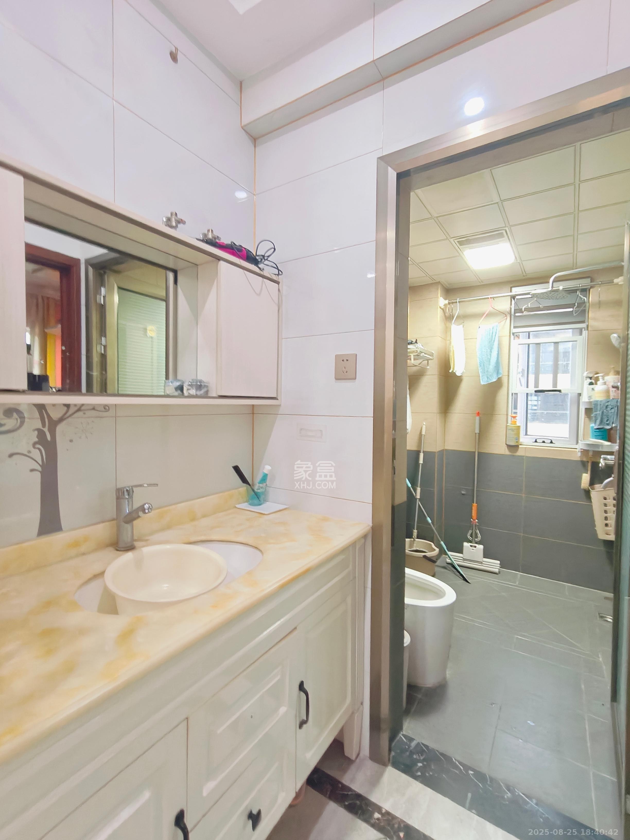 荣盛花语城  4室2厅2卫    3200.0元/月 荣盛花语城  4室2厅2卫    3200.0元/月室内图