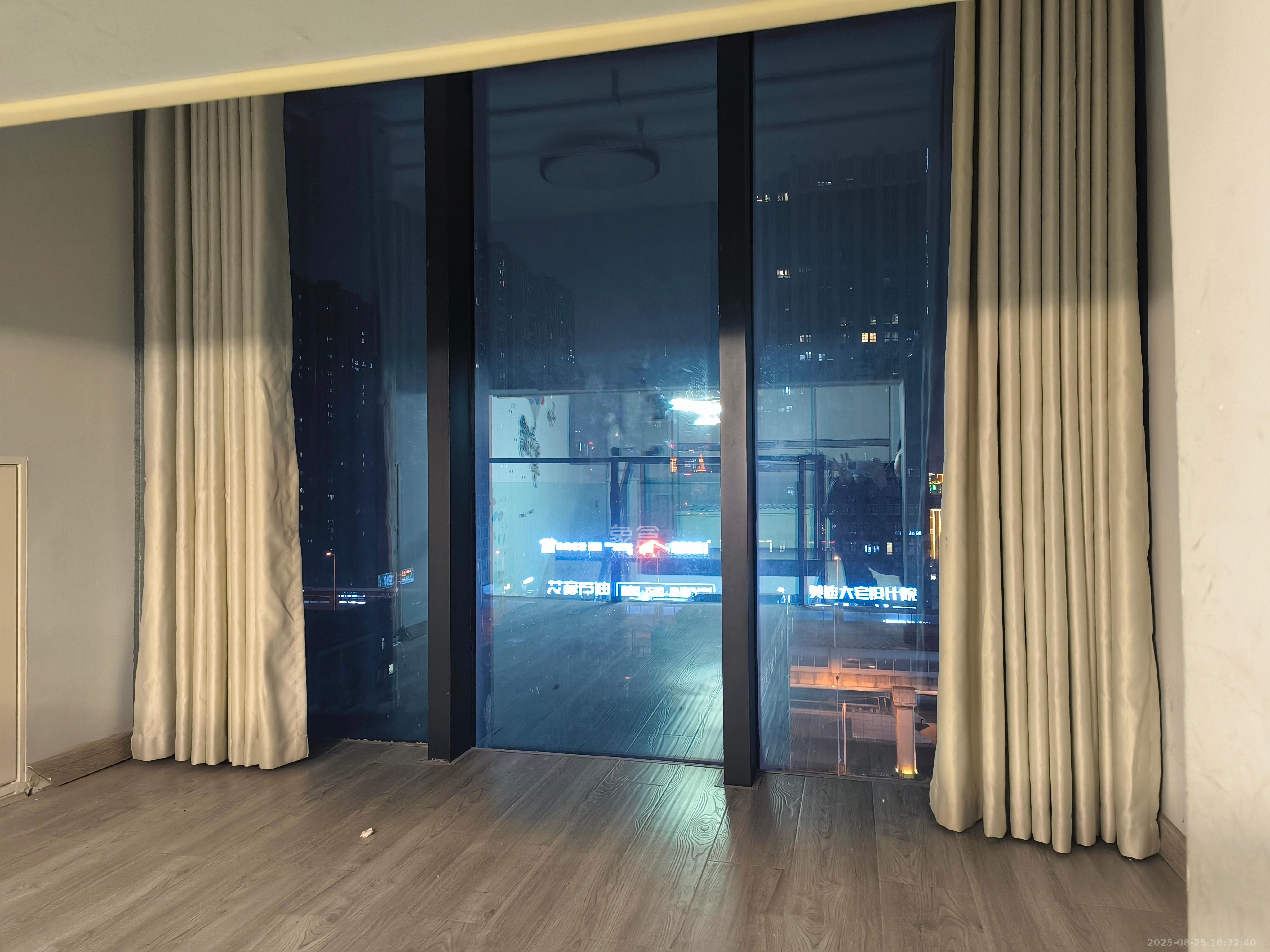 东盈商业广场(华泉城市广场)  1室1厅1卫    2300.0元/月 东盈商业广场(华泉城市广场)  1室1厅1卫    2300.0元/月室内图