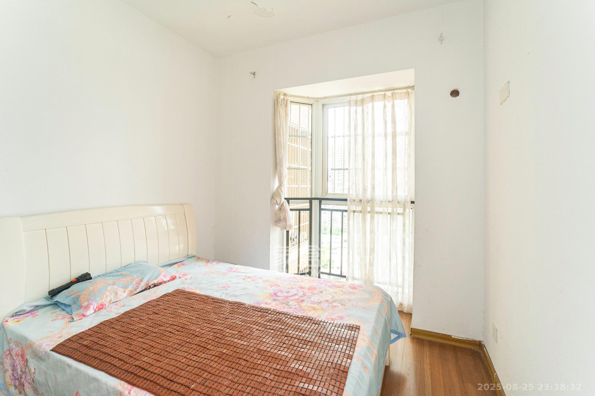 幸福洋房 3室2厅2卫 59.8万 幸福洋房 3室2厅2卫 59.8万卧室