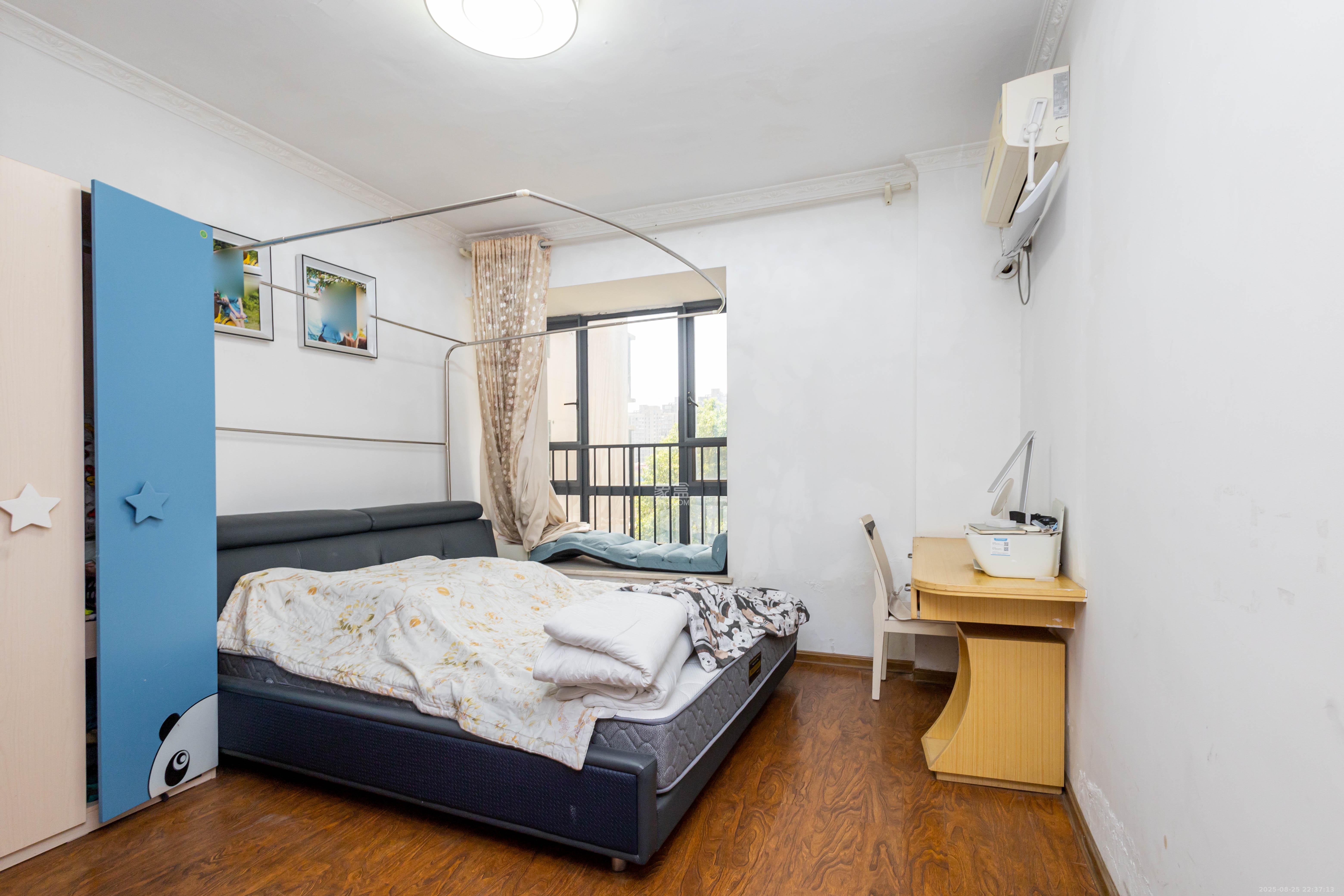 东岸城邦  3室2厅2卫    95.0万 东岸城邦  3室2厅2卫    95.0万卧室