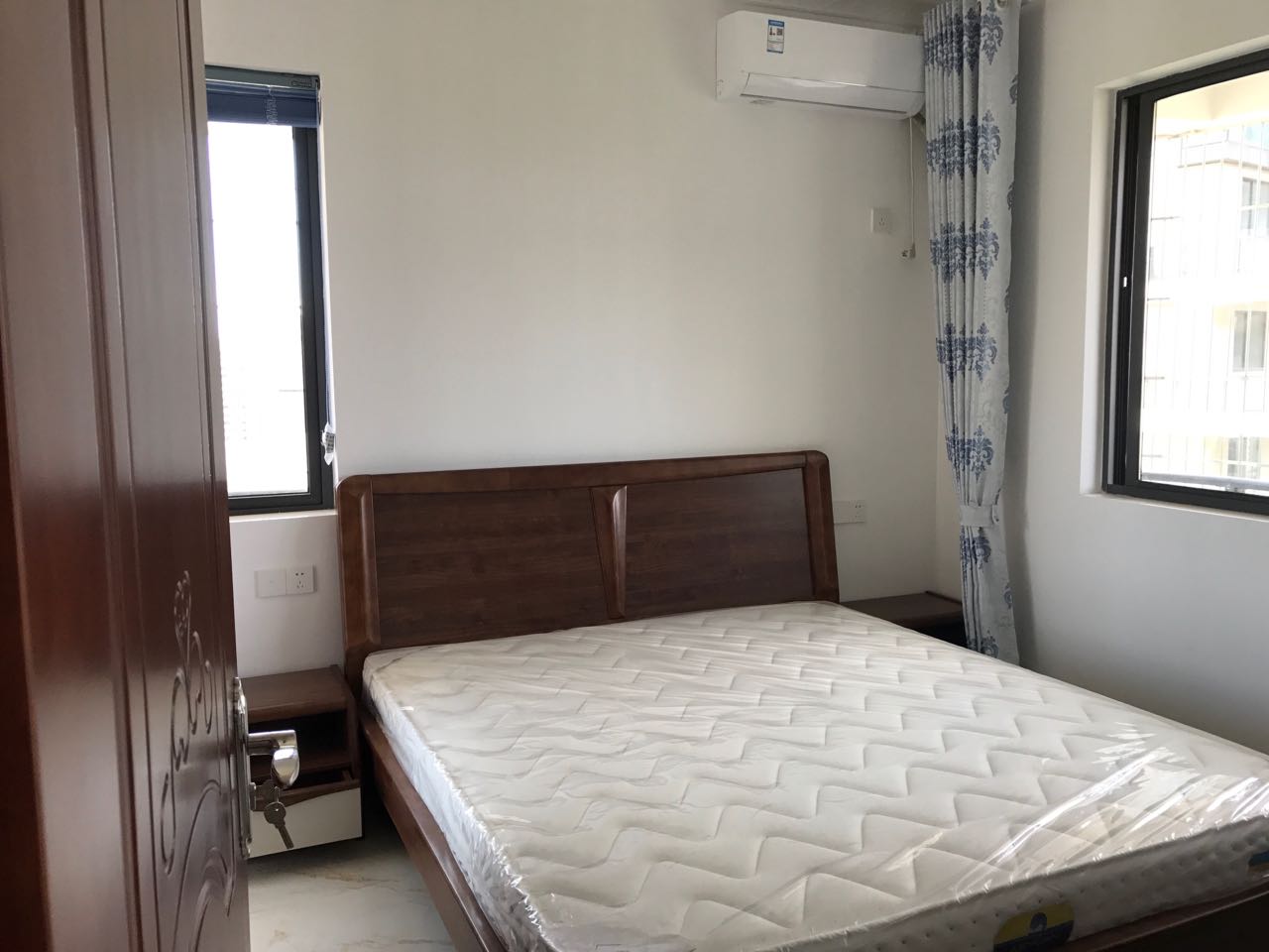 绿地海长流一期  3室2厅1卫    2500.0元/月 绿地海长流一期  3室2厅1卫    2500.0元/月室内图