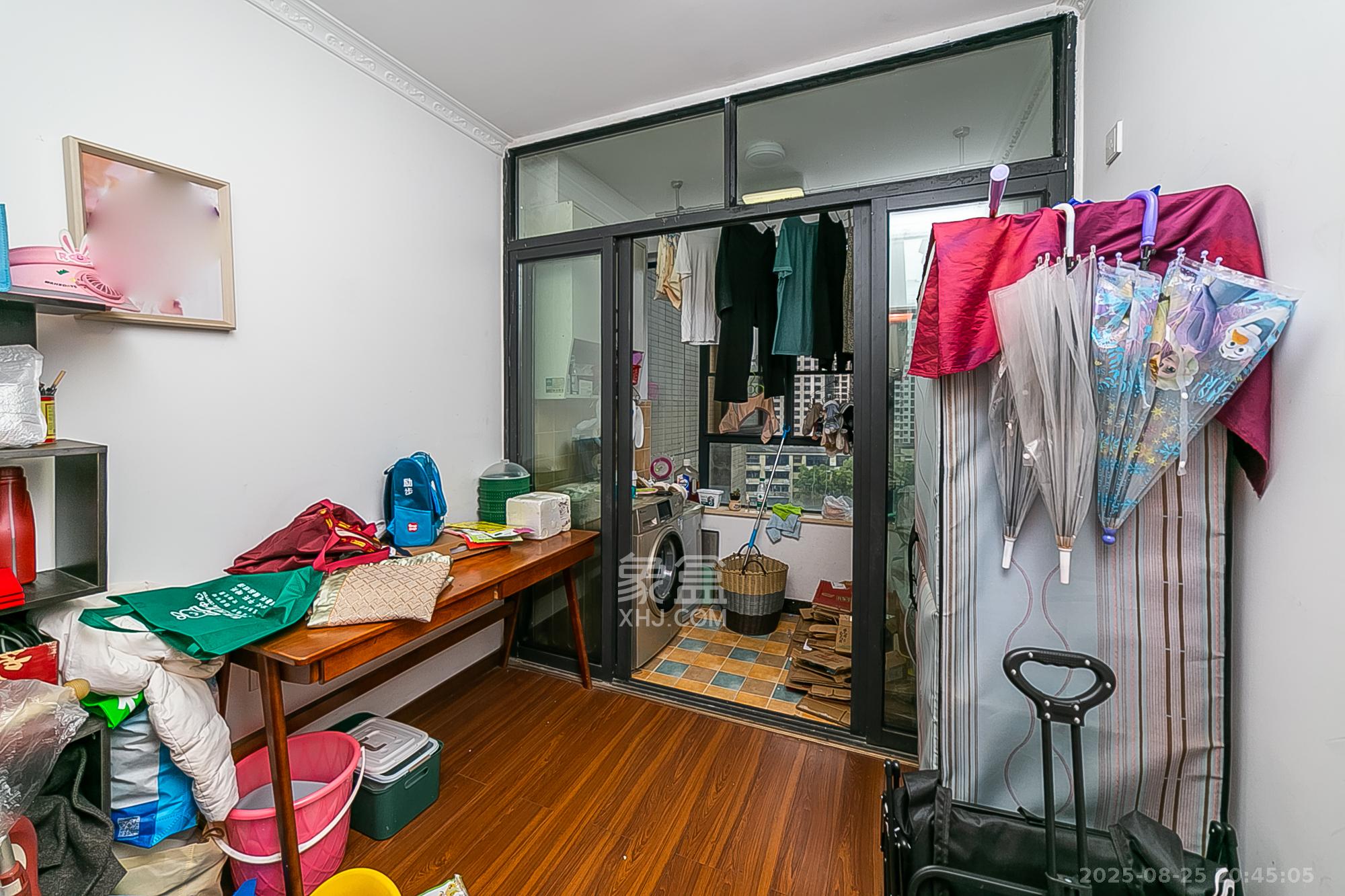 天鸿天府(天鸿中央大院)  3室2厅2卫    128.0万 天鸿天府(天鸿中央大院)  3室2厅2卫    128.0万卧室