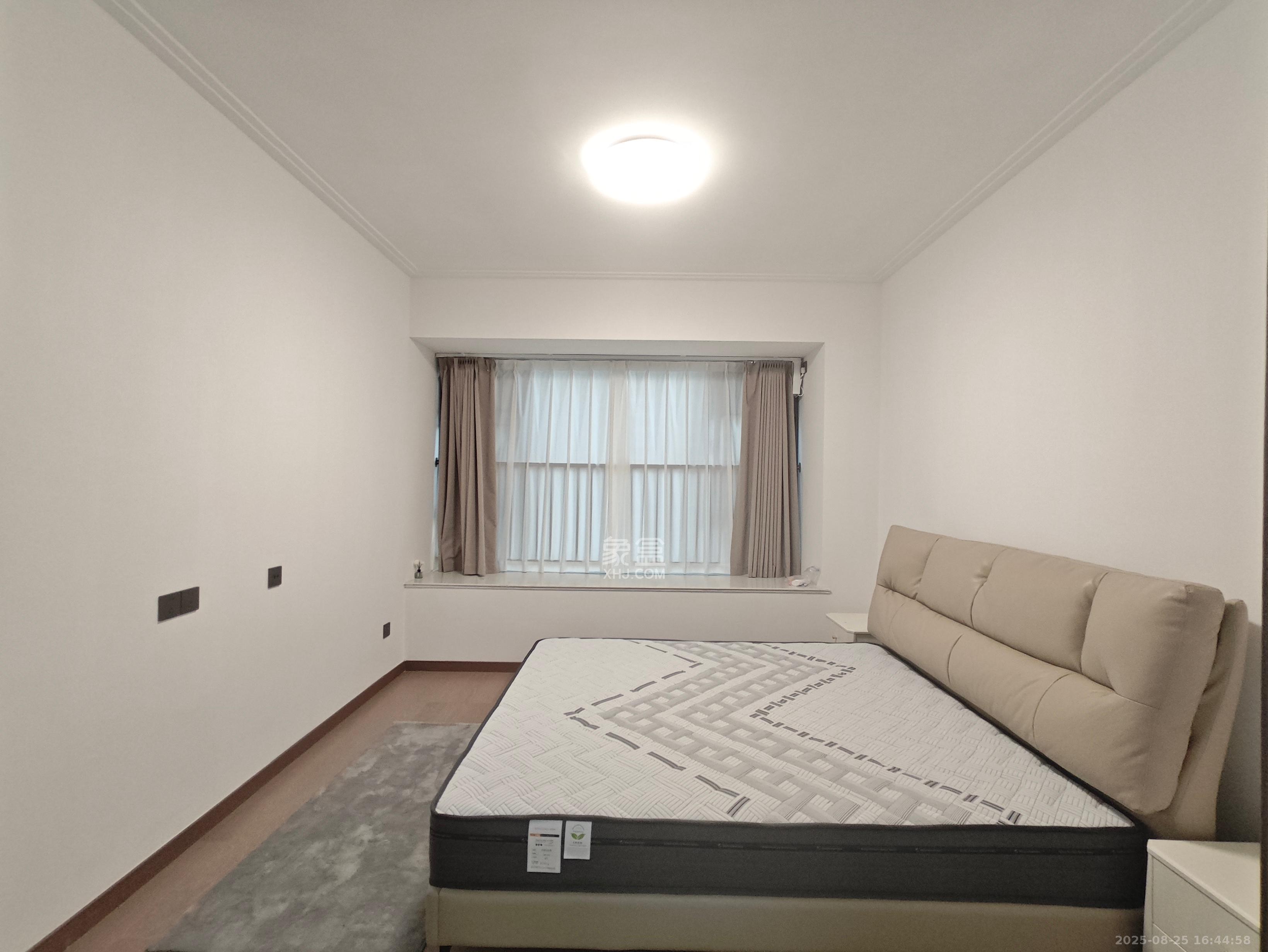 绿地V岛  4室2厅2卫    4500.0元/月 绿地V岛  4室2厅2卫    4500.0元/月室内图