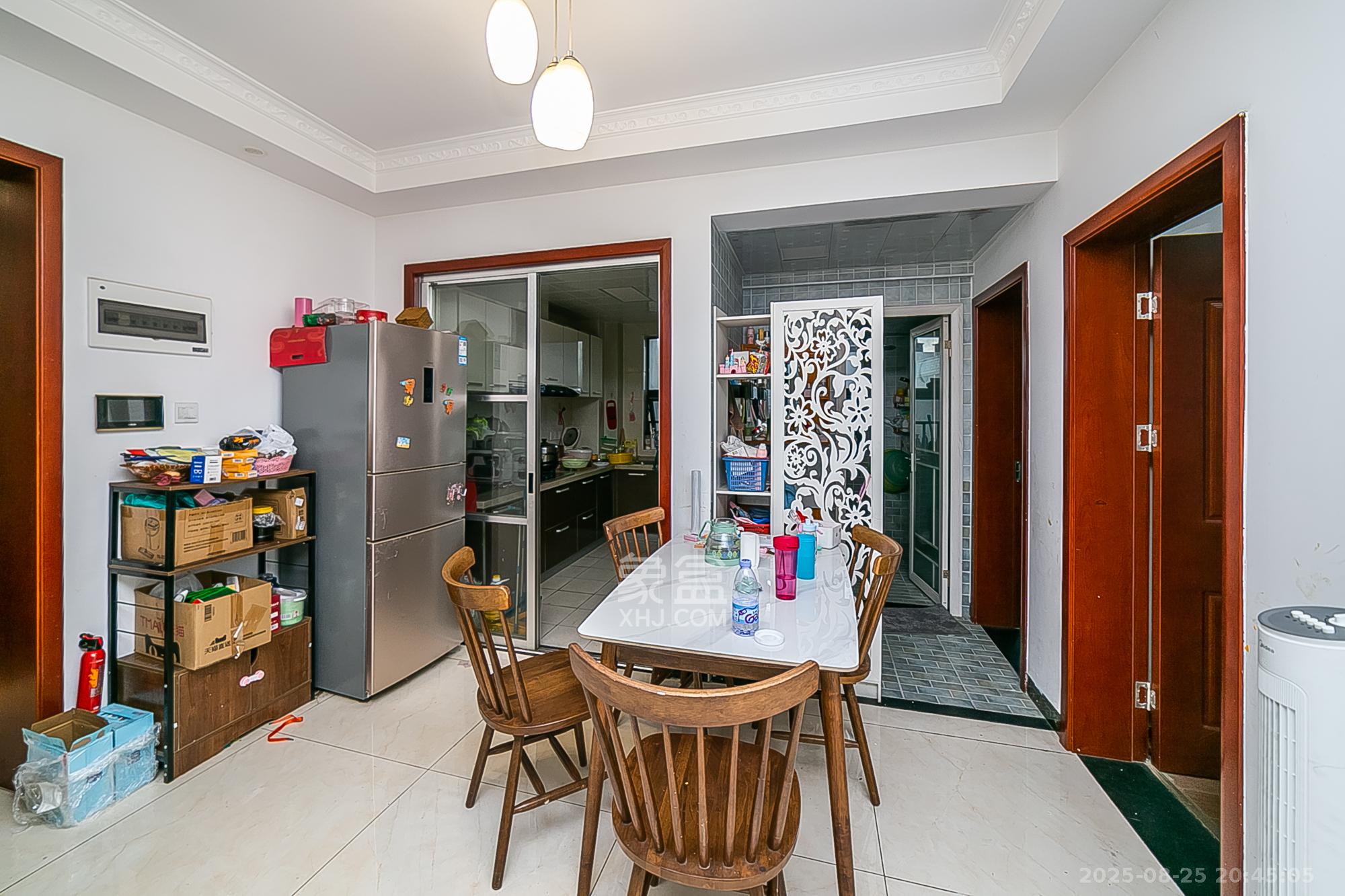 天鸿天府(天鸿中央大院)  3室2厅2卫    128.0万 天鸿天府(天鸿中央大院)  3室2厅2卫    128.0万客厅