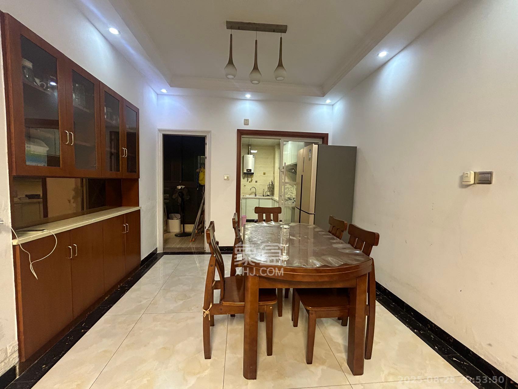 滨江一号(丰泰花园) 3室2厅2卫 2700.0元/月 滨江一号(丰泰花园) 3室2厅2卫 2700.0元/月室内图