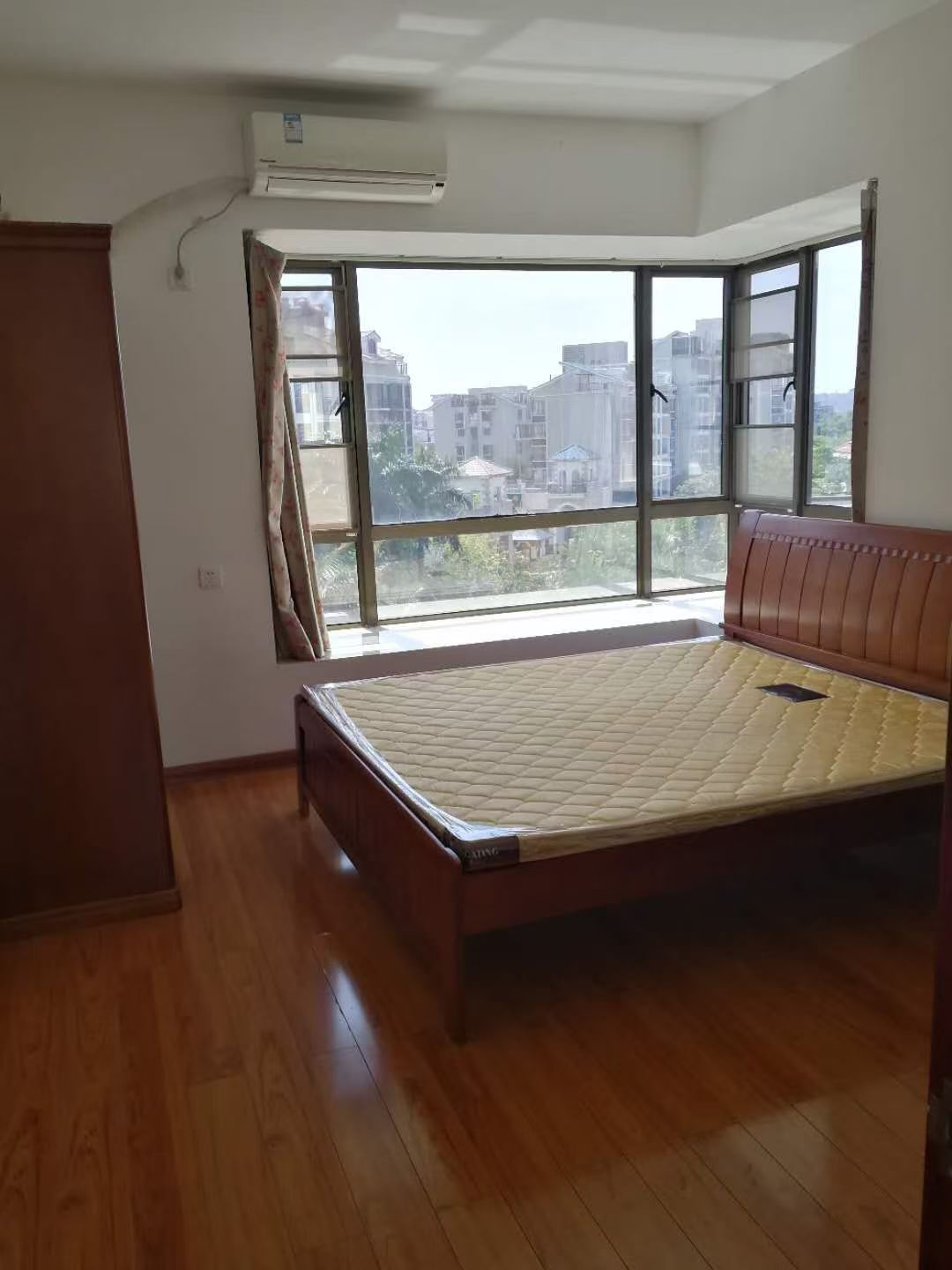 城市海岸二期  2室2厅1卫    2450.0元/月 城市海岸二期  2室2厅1卫    2450.0元/月室内图