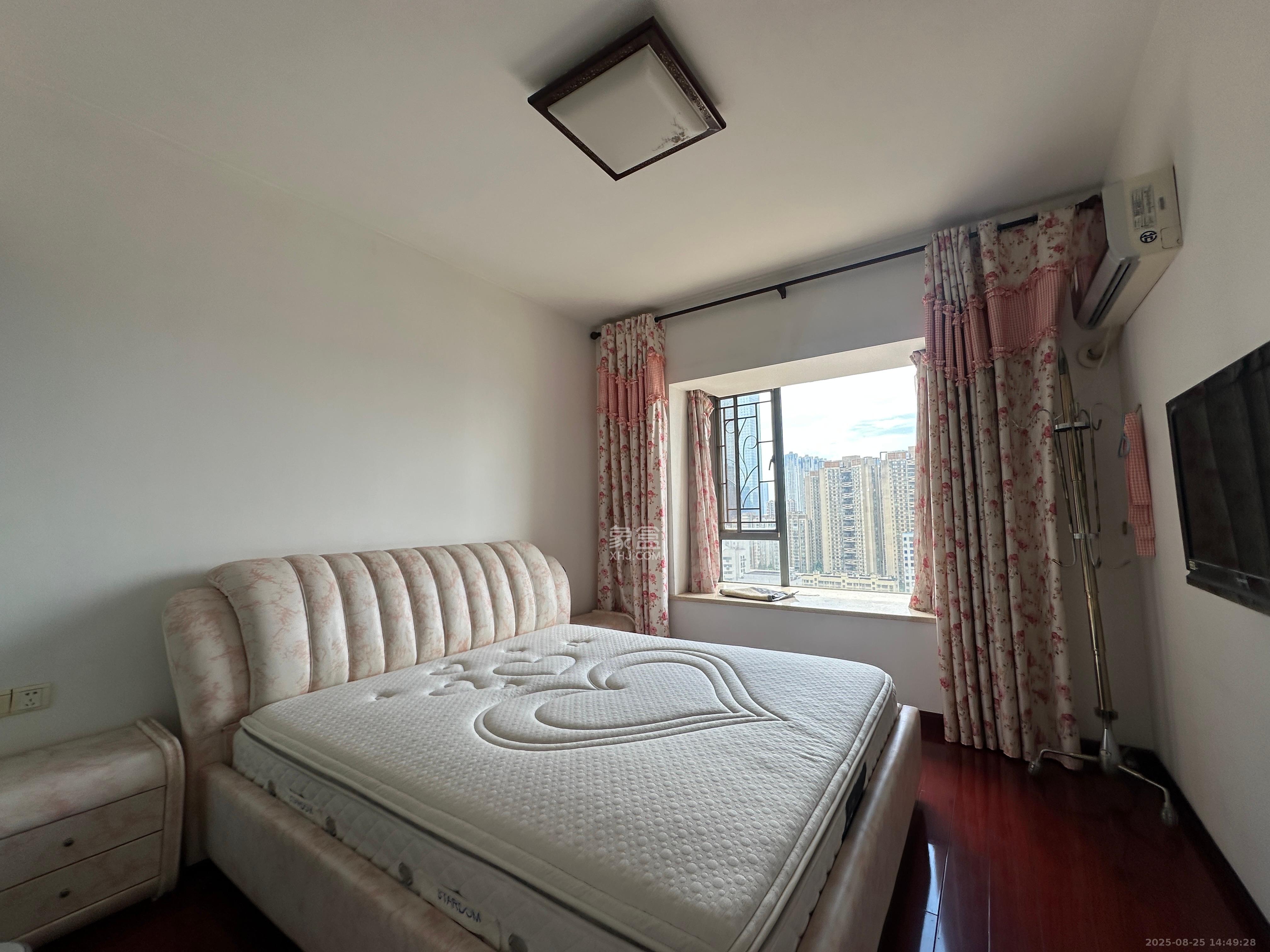 滨江君悦香邸  4室2厅2卫    3300.0元/月 滨江君悦香邸  4室2厅2卫    3300.0元/月室内图