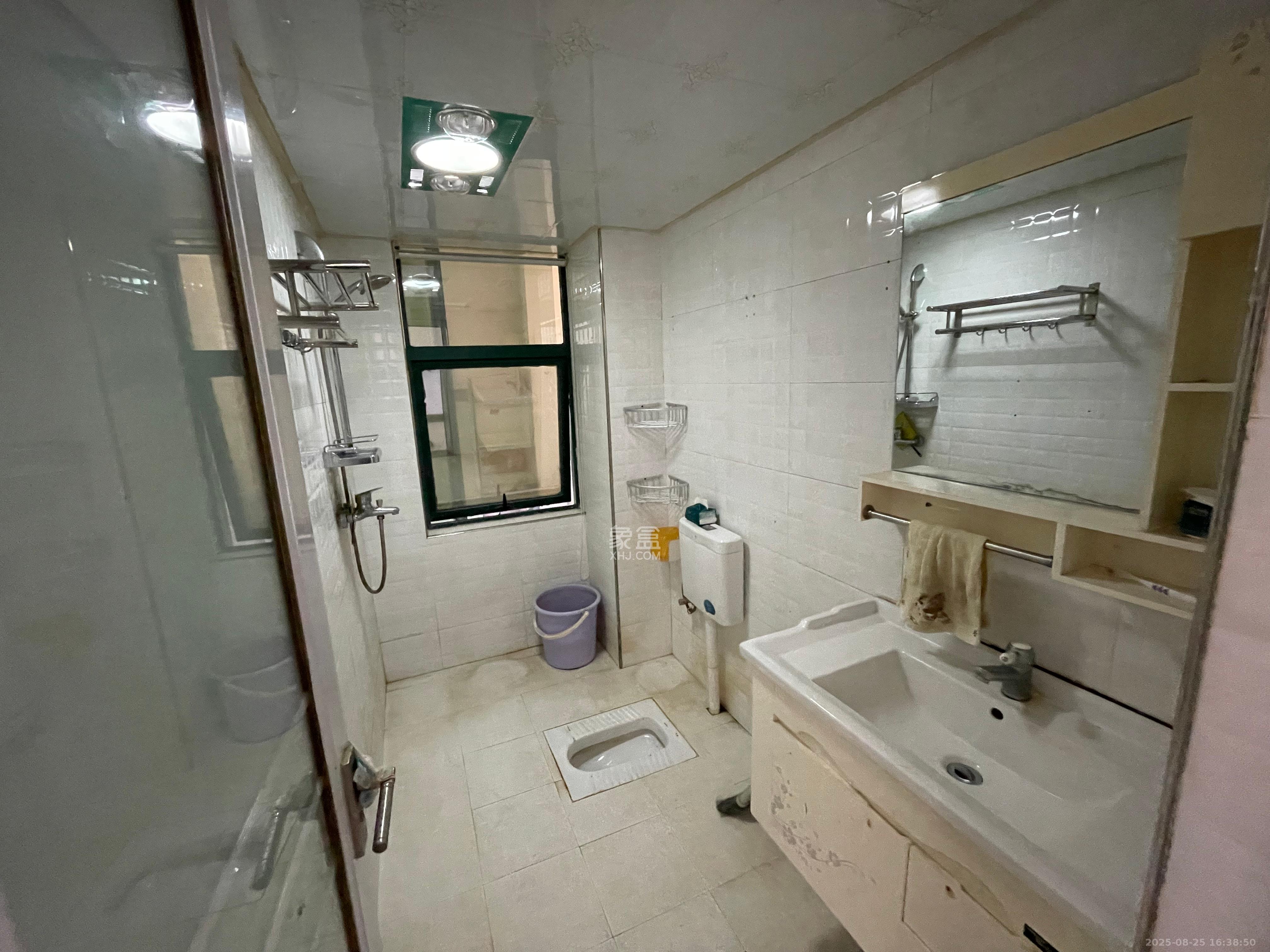 湖韵佳苑 2室2厅1卫 2500.0元/月 湖韵佳苑 2室2厅1卫 2500.0元/月室内图