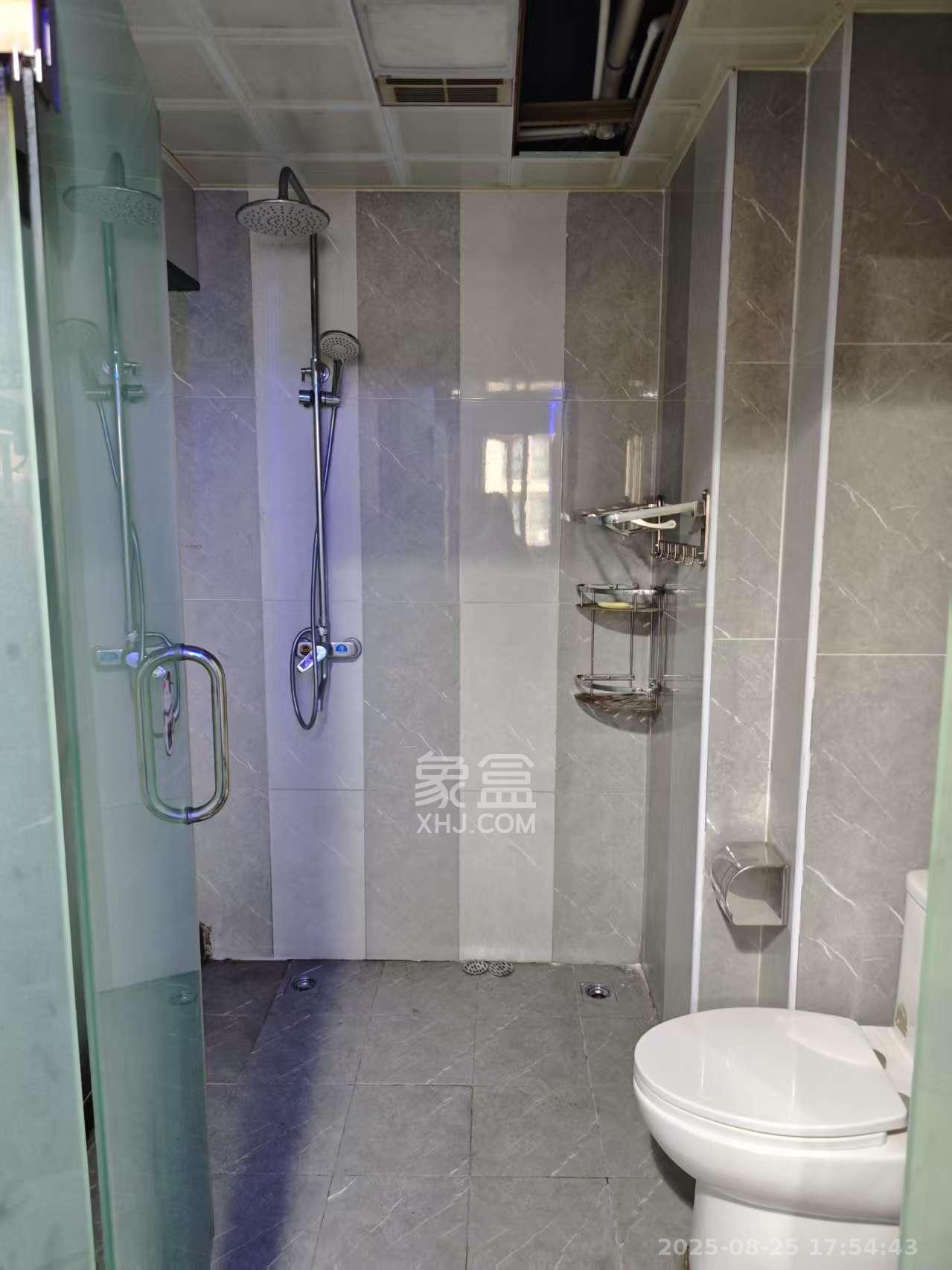 郡原广场  1室1厅1卫    1500.0元/月 郡原广场  1室1厅1卫    1500.0元/月室内图