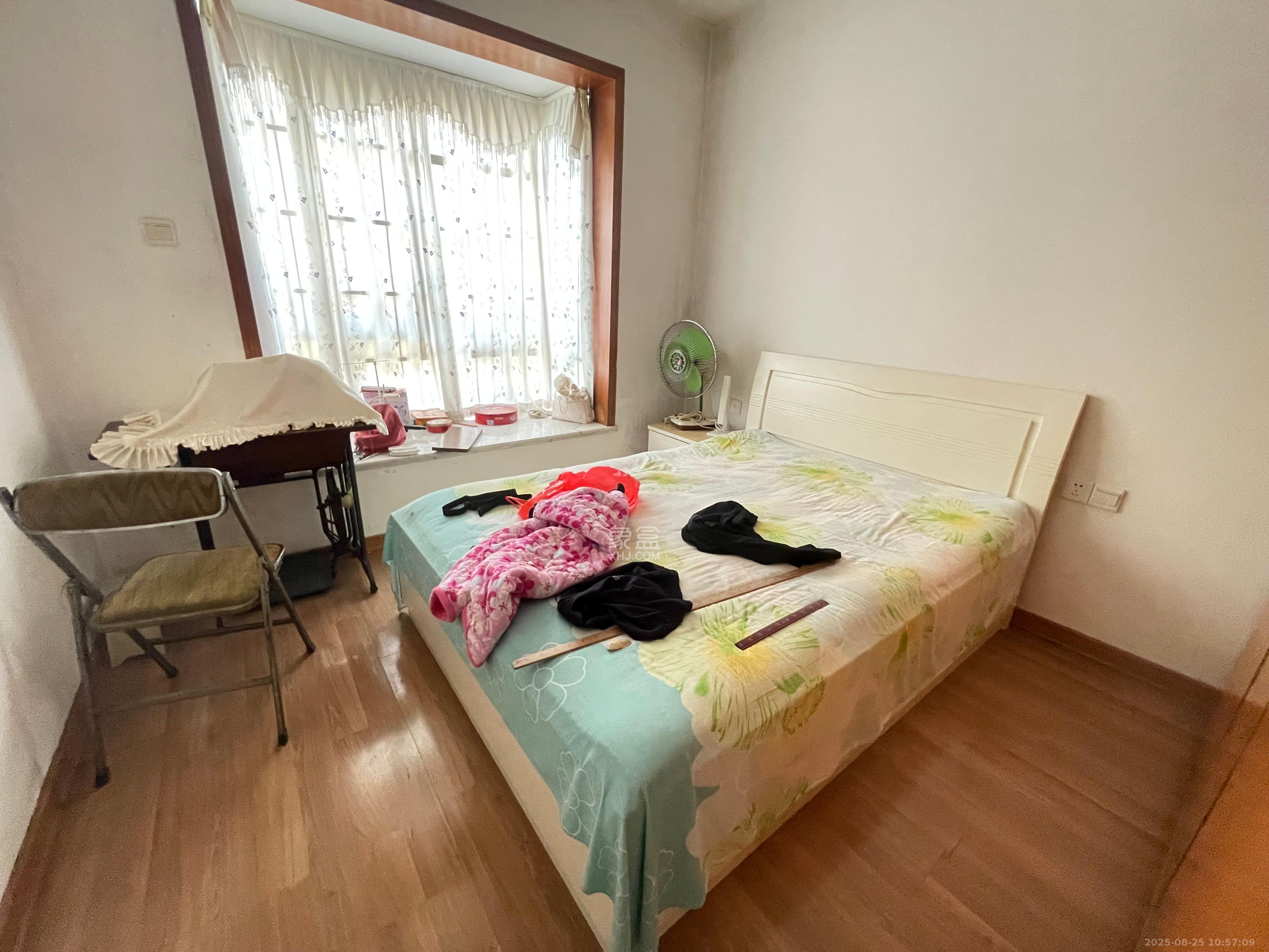 东联名园  3室2厅2卫   2300.00元/月室内图