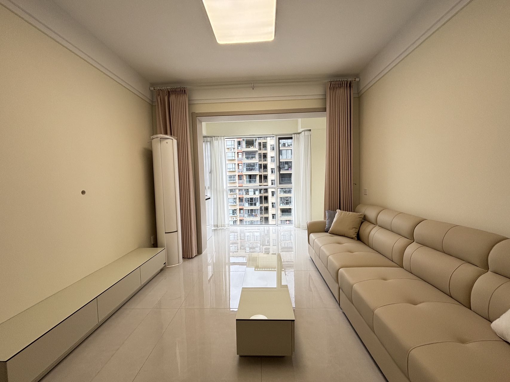 伊泰天骄二期 2室2厅1卫 2500.0元/月 伊泰天骄二期 2室2厅1卫 2500.0元/月室内图