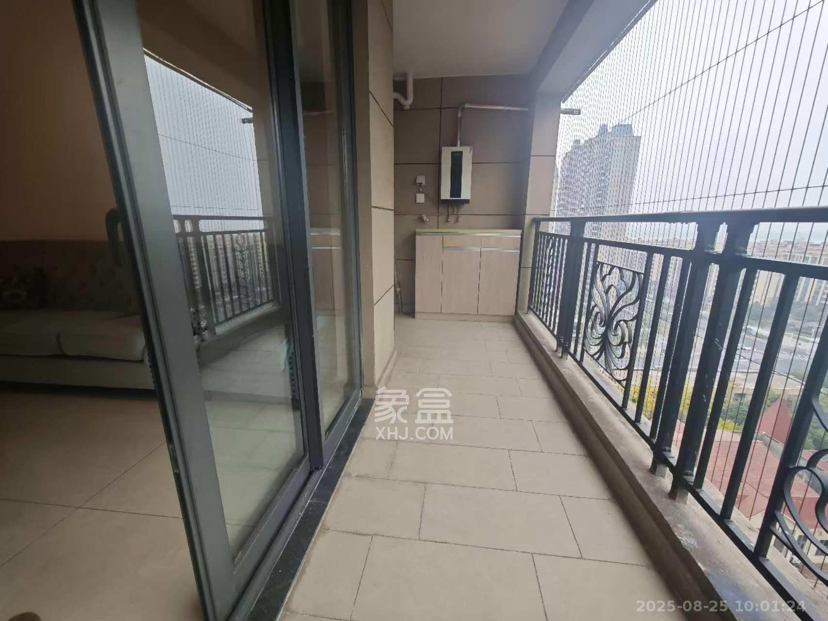 恒大御景天下城一期  3室2厅2卫   2200.00元/月室内图
