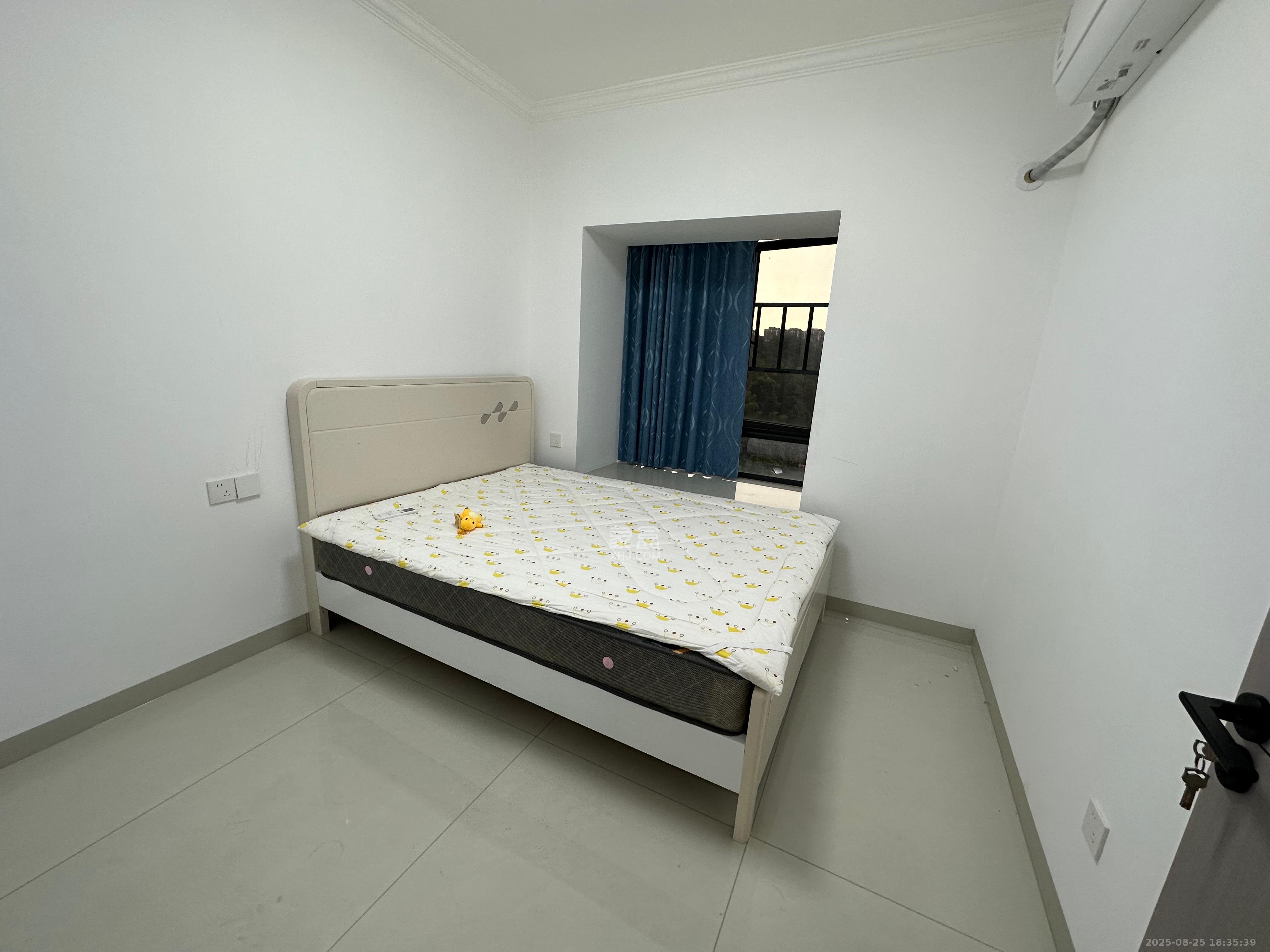 惟智园安置小区 4室2厅2卫 2600.0元/月 惟智园安置小区 4室2厅2卫 2600.0元/月室内图