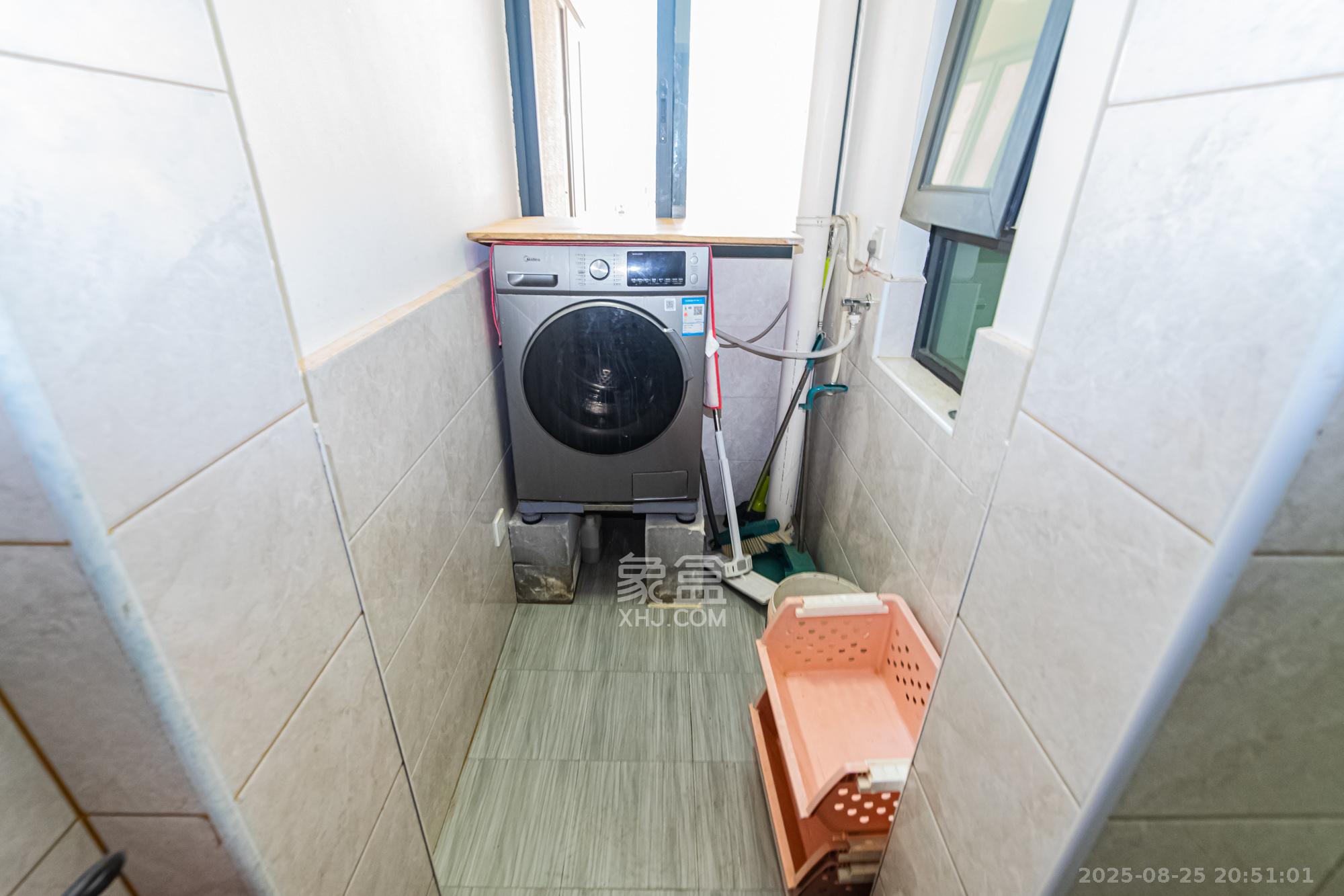 北辰三角洲E4区 3室2厅1卫 165.0万 北辰三角洲E4区 3室2厅1卫 165.0万阳台