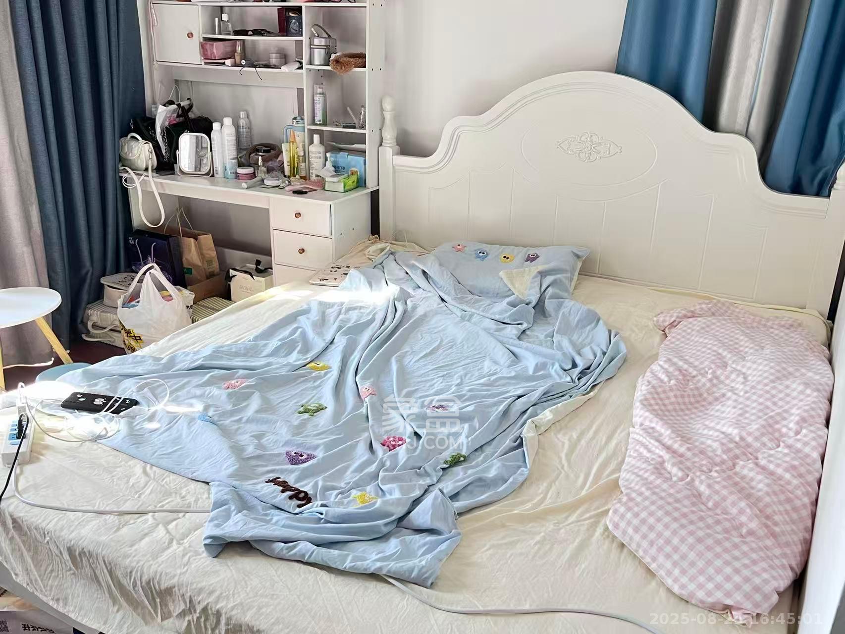 荣泰广场  1室1厅1卫    1400.0元/月 荣泰广场  1室1厅1卫    1400.0元/月室内图