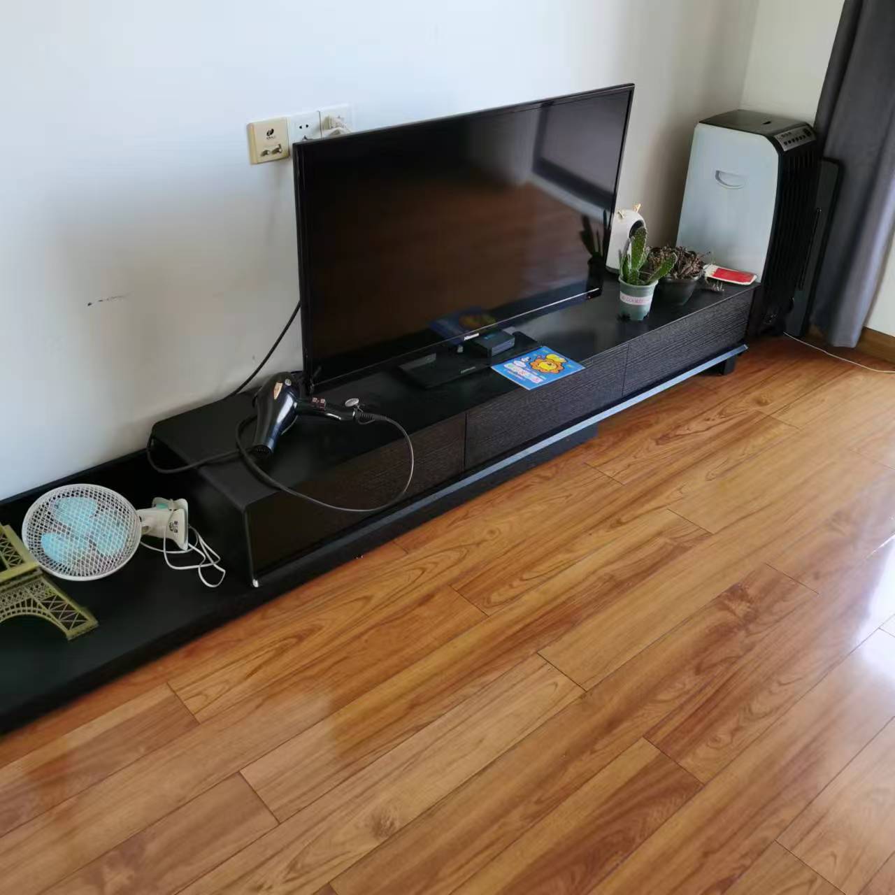 城市海岸二期  2室2厅1卫    2450.0元/月 城市海岸二期  2室2厅1卫    2450.0元/月室内图