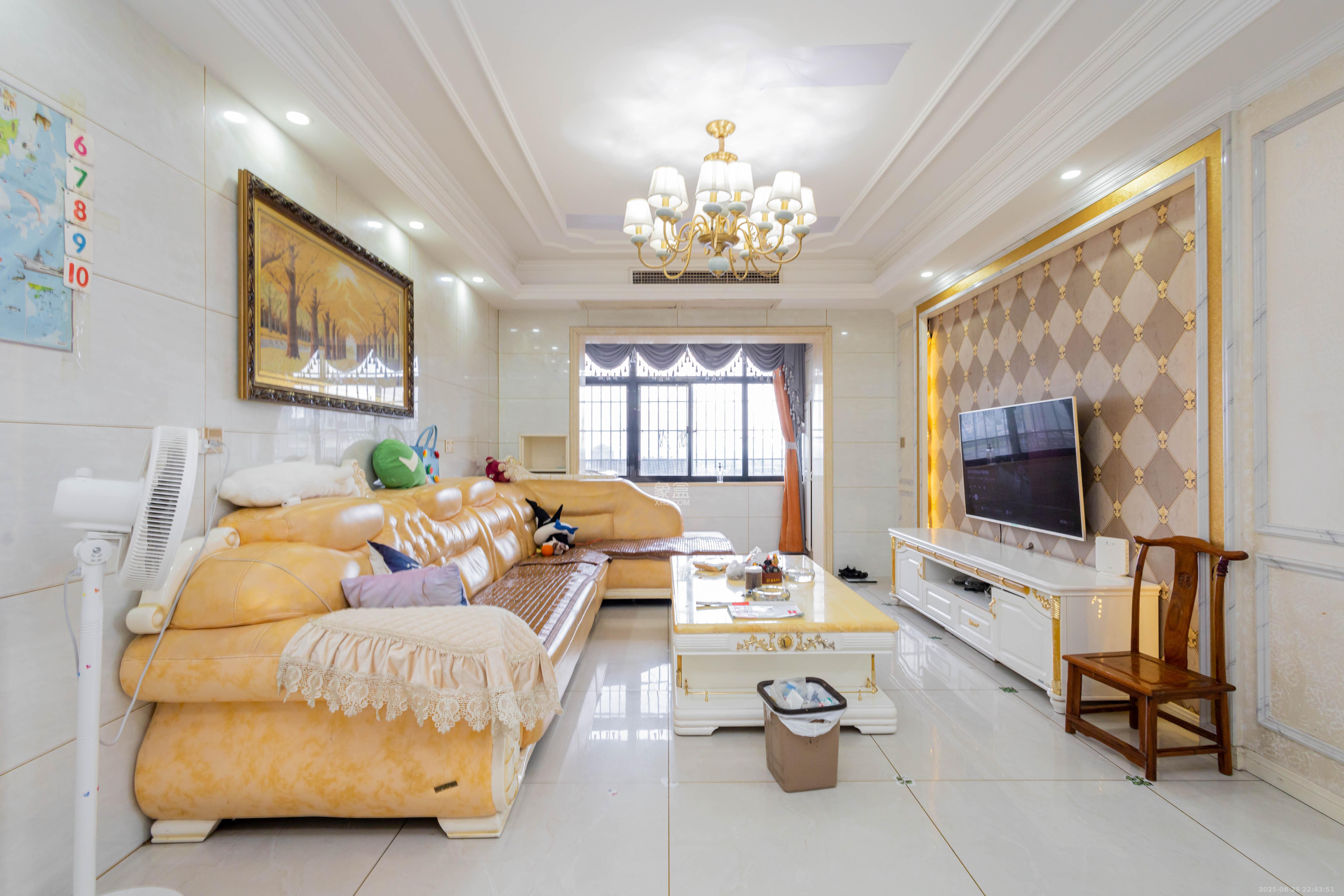 未来蜂巢 3室2厅1卫 69.0万 未来蜂巢 3室2厅1卫 69.0万客厅