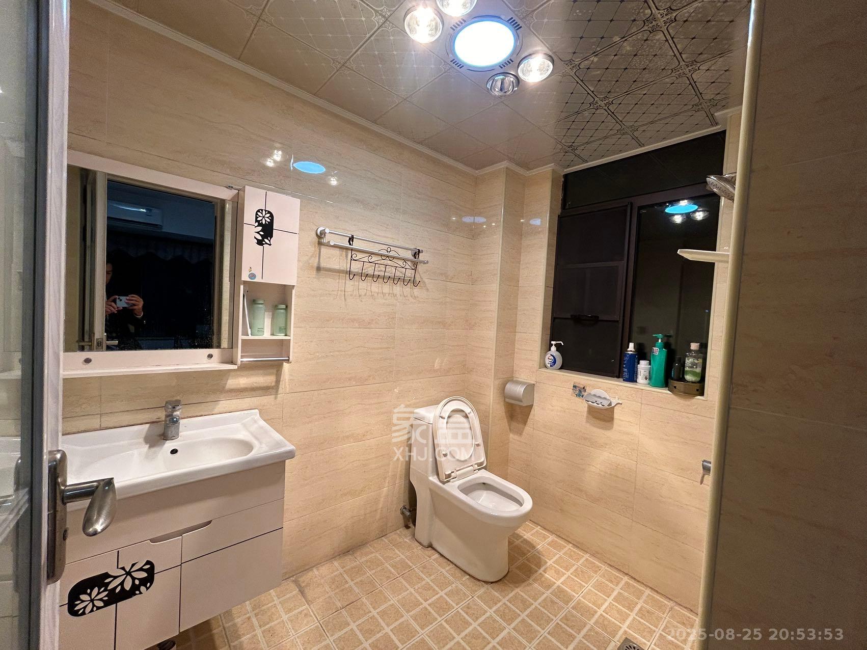 滨江一号(丰泰花园) 3室2厅2卫 2700.0元/月 滨江一号(丰泰花园) 3室2厅2卫 2700.0元/月室内图