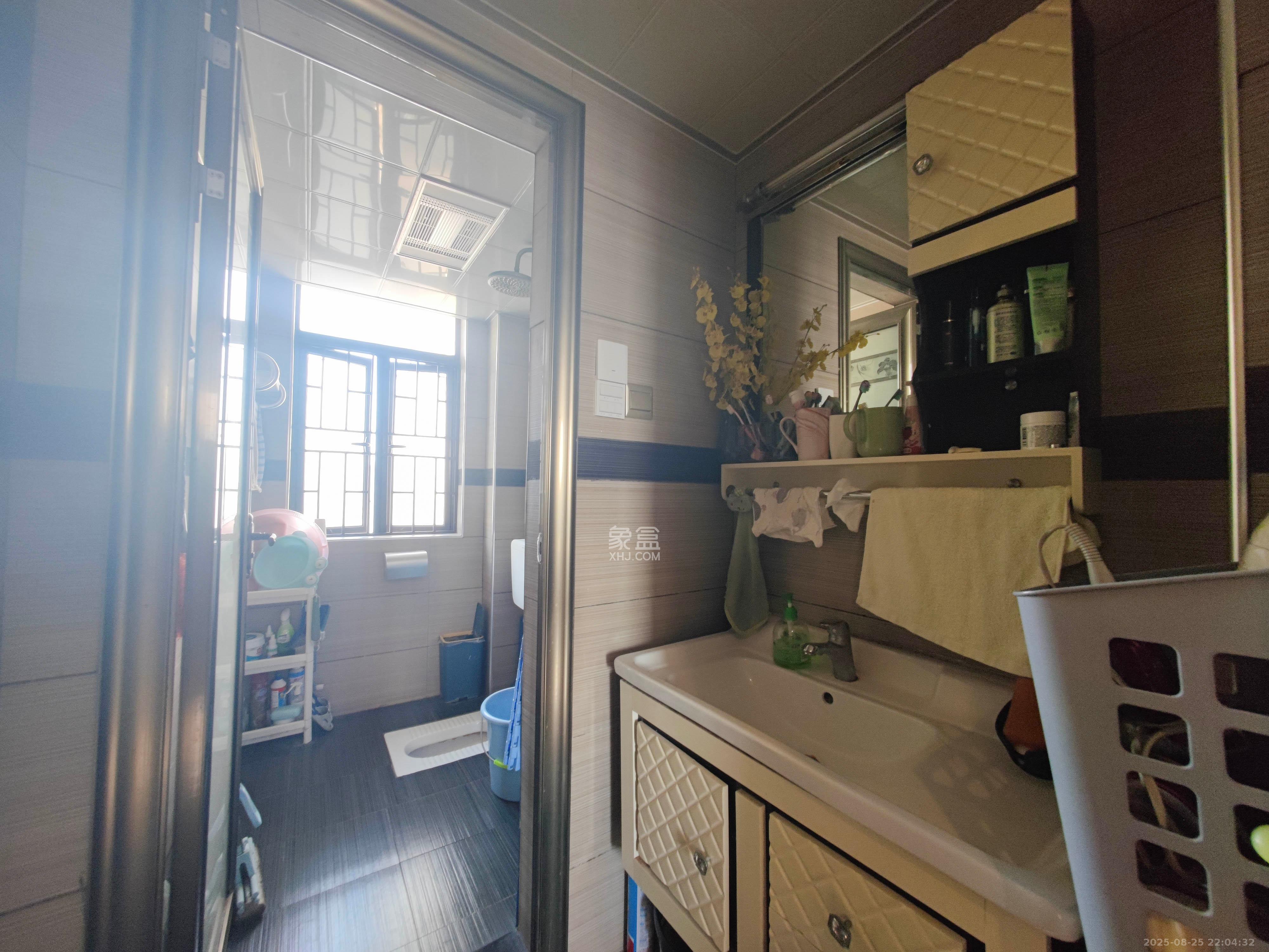 七里香榭  3室2厅2卫    76.8万 七里香榭  3室2厅2卫    76.8万卫生间