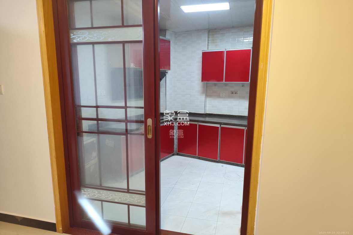 钱隆世家  3室2厅2卫    2200.0元/月 钱隆世家  3室2厅2卫    2200.0元/月室内图