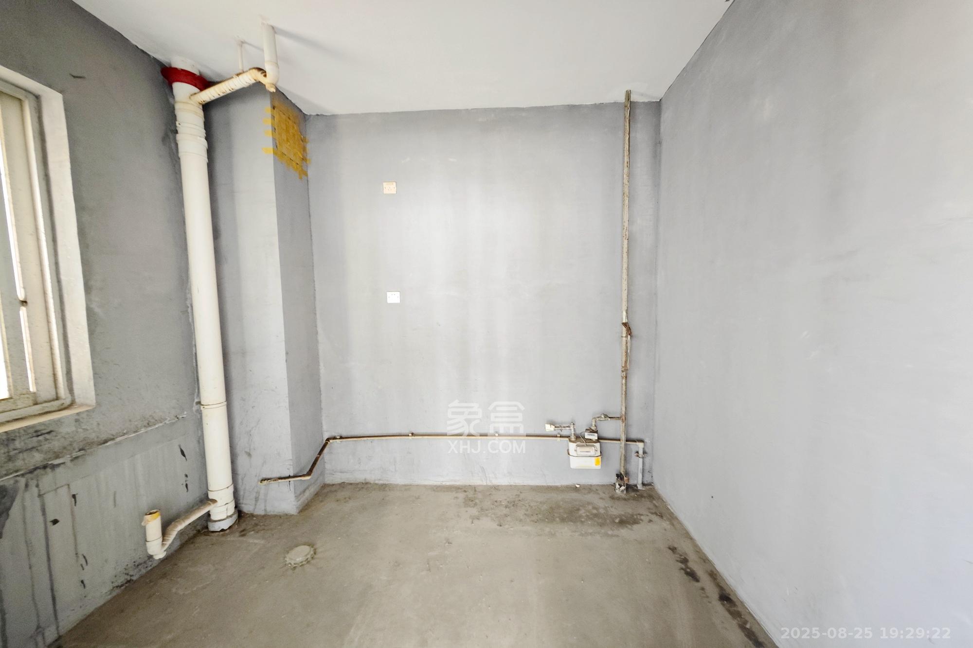 华雅花园 3室2厅2卫 110.0万 华雅花园 3室2厅2卫 110.0万厨房