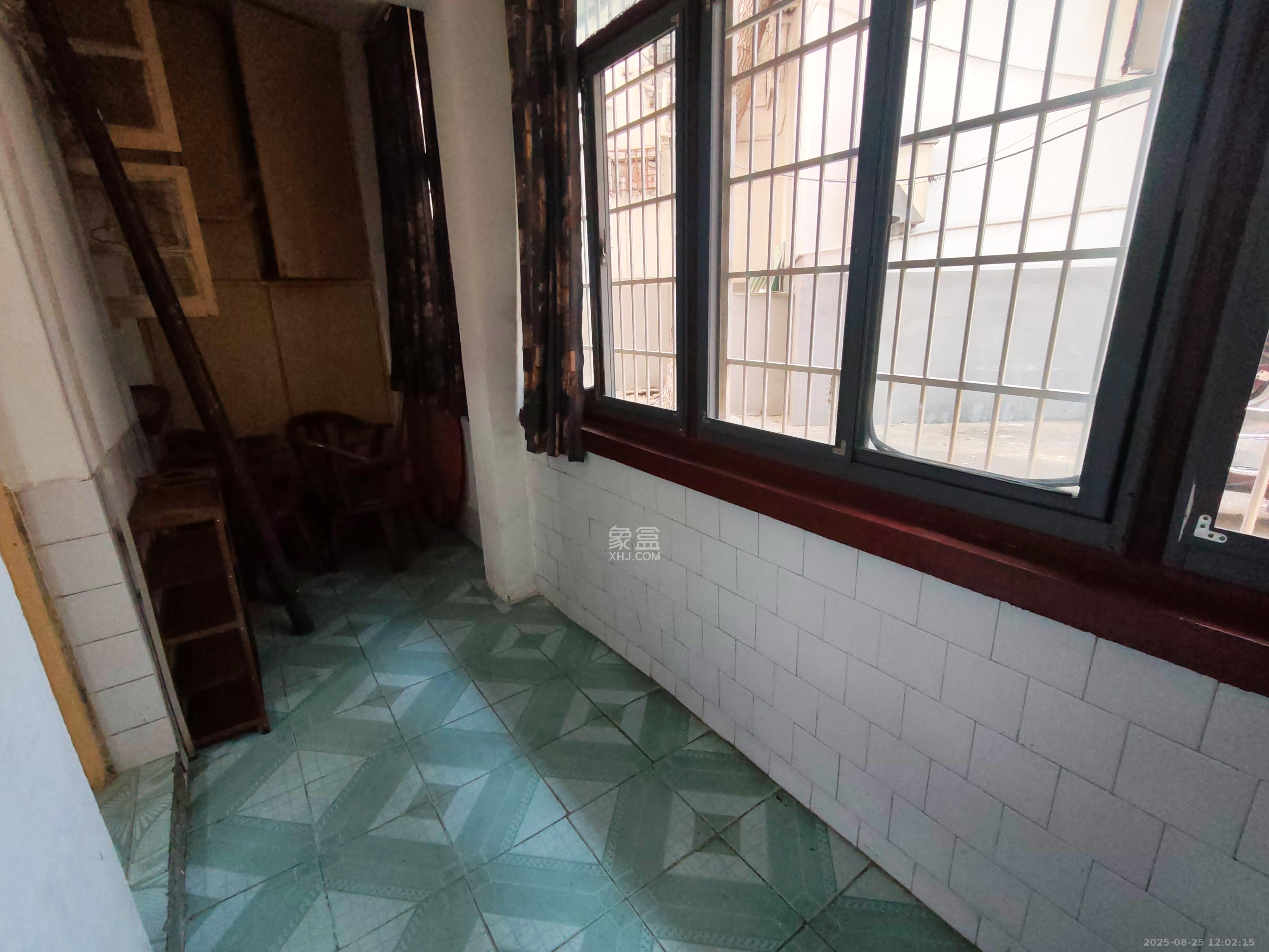 仰天湖省送变电宿舍  2室1厅1卫    2000.0元/月 仰天湖省送变电宿舍  2室1厅1卫    2000.0元/月室内图