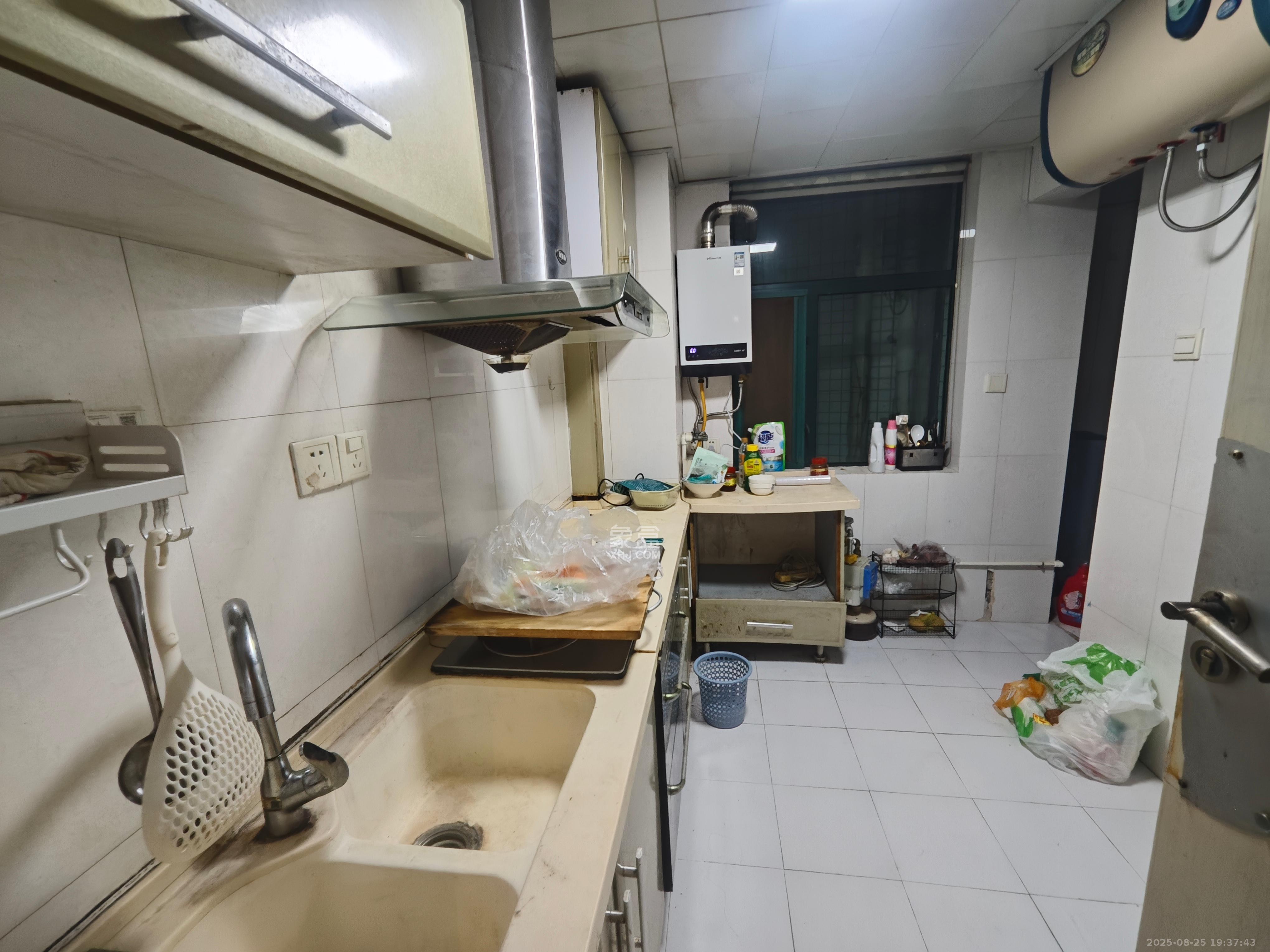 王府花园 3室2厅1卫 2600.0元/月 王府花园 3室2厅1卫 2600.0元/月室内图