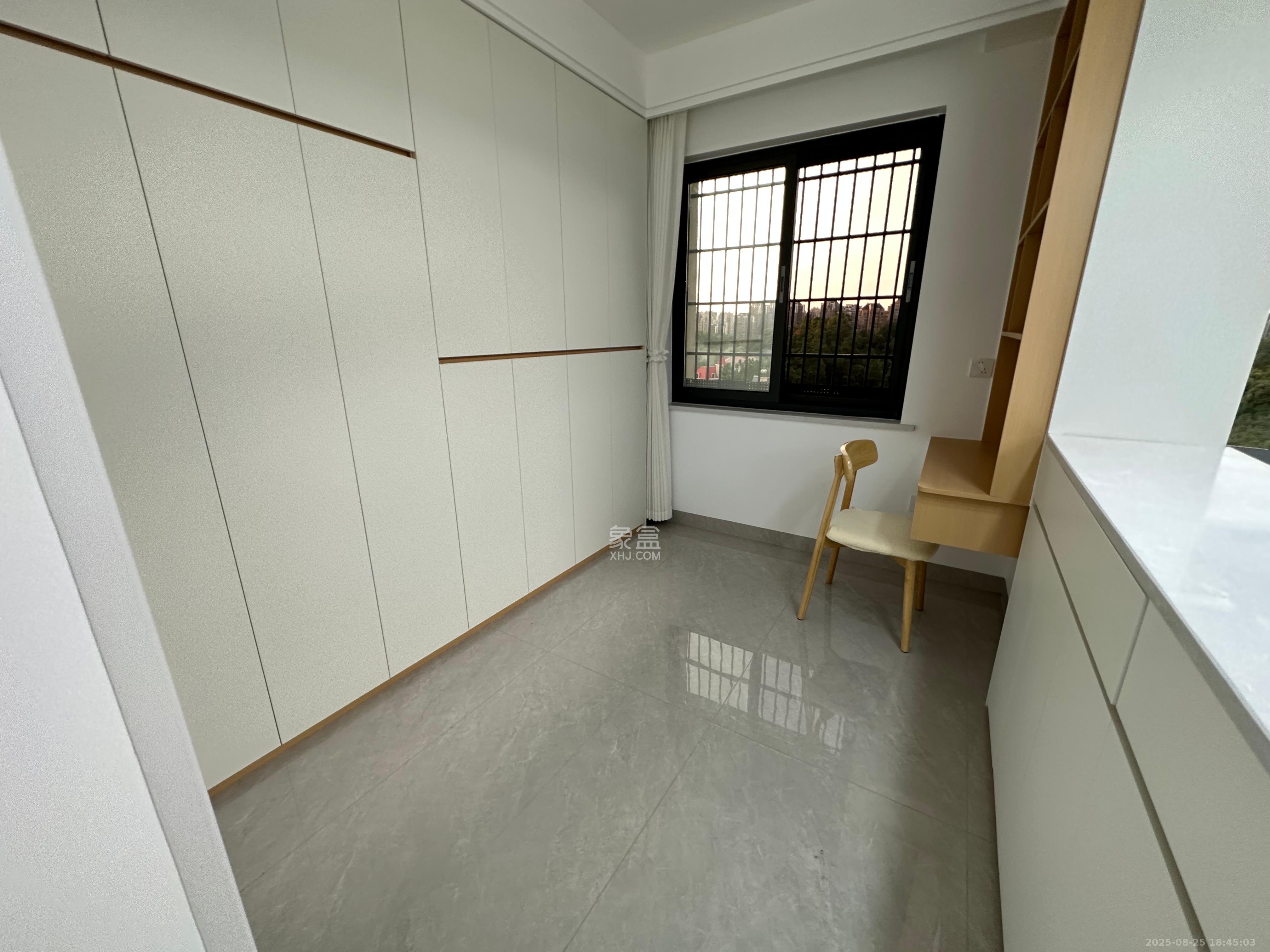 惟智园安置小区  3室2厅2卫   2700.00元/月室内图