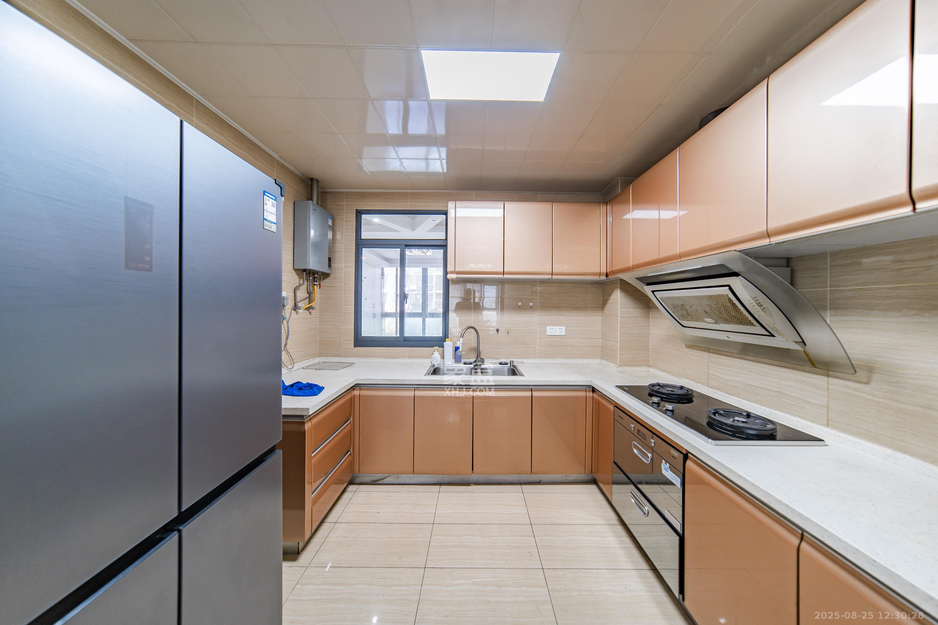 阳光100二期  4室2厅2卫    155.8万厨房