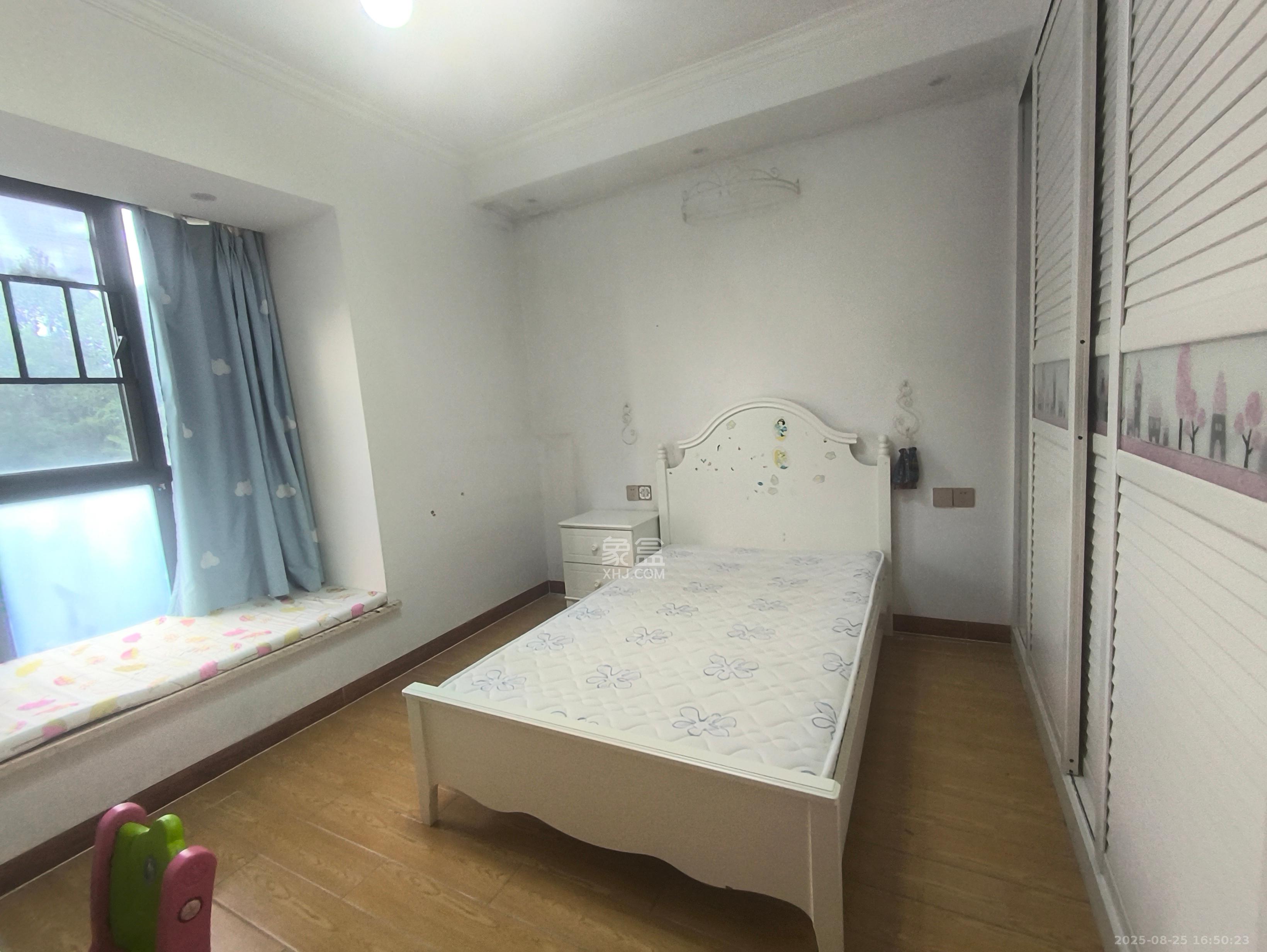 星电恬园 4室2厅2卫 4200.0元/月 星电恬园 4室2厅2卫 4200.0元/月室内图