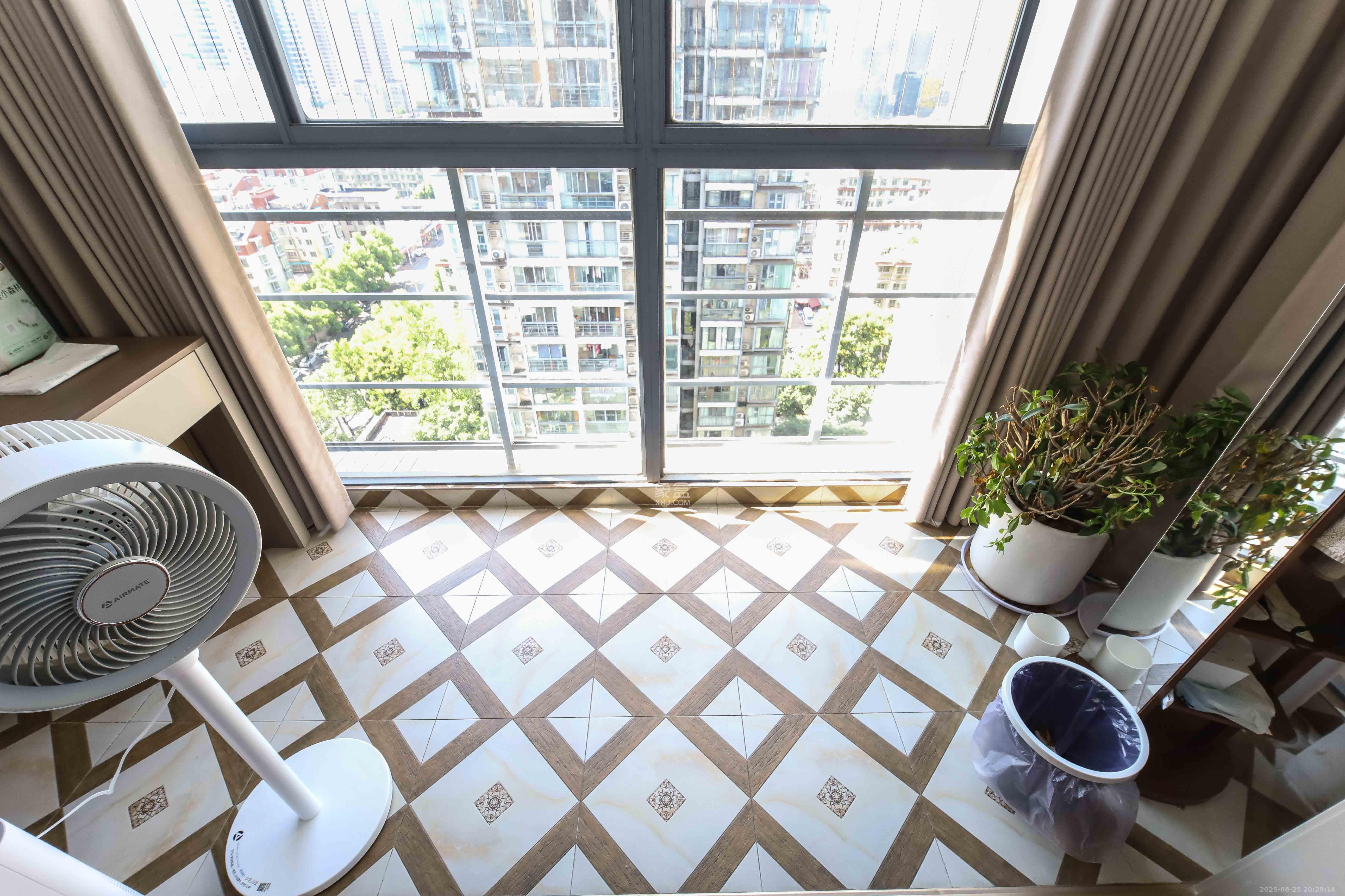 银港水晶城  3室2厅2卫    120.0万 银港水晶城  3室2厅2卫    120.0万阳台