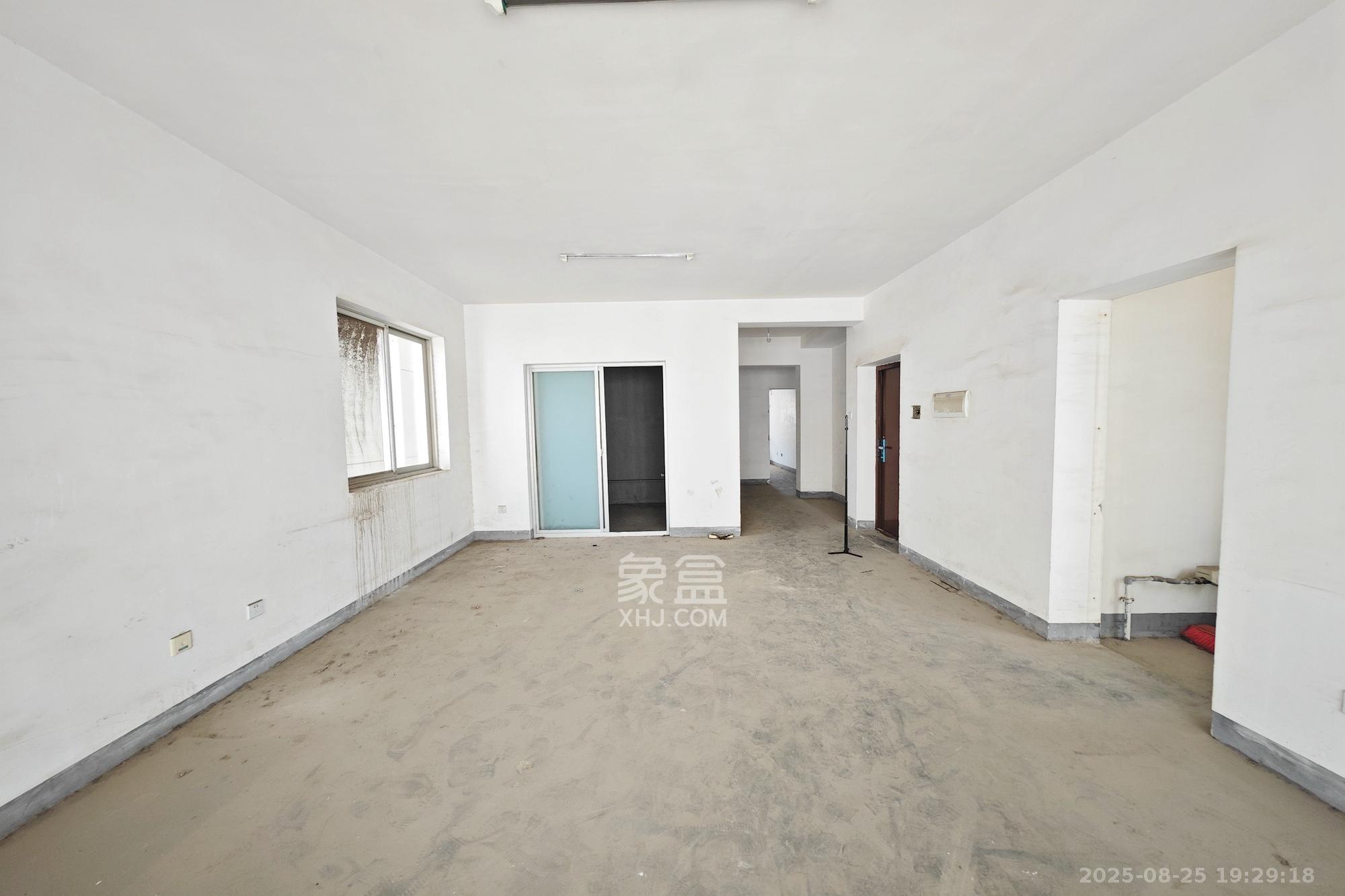 华雅花园 3室2厅2卫 110.0万 华雅花园 3室2厅2卫 110.0万客厅