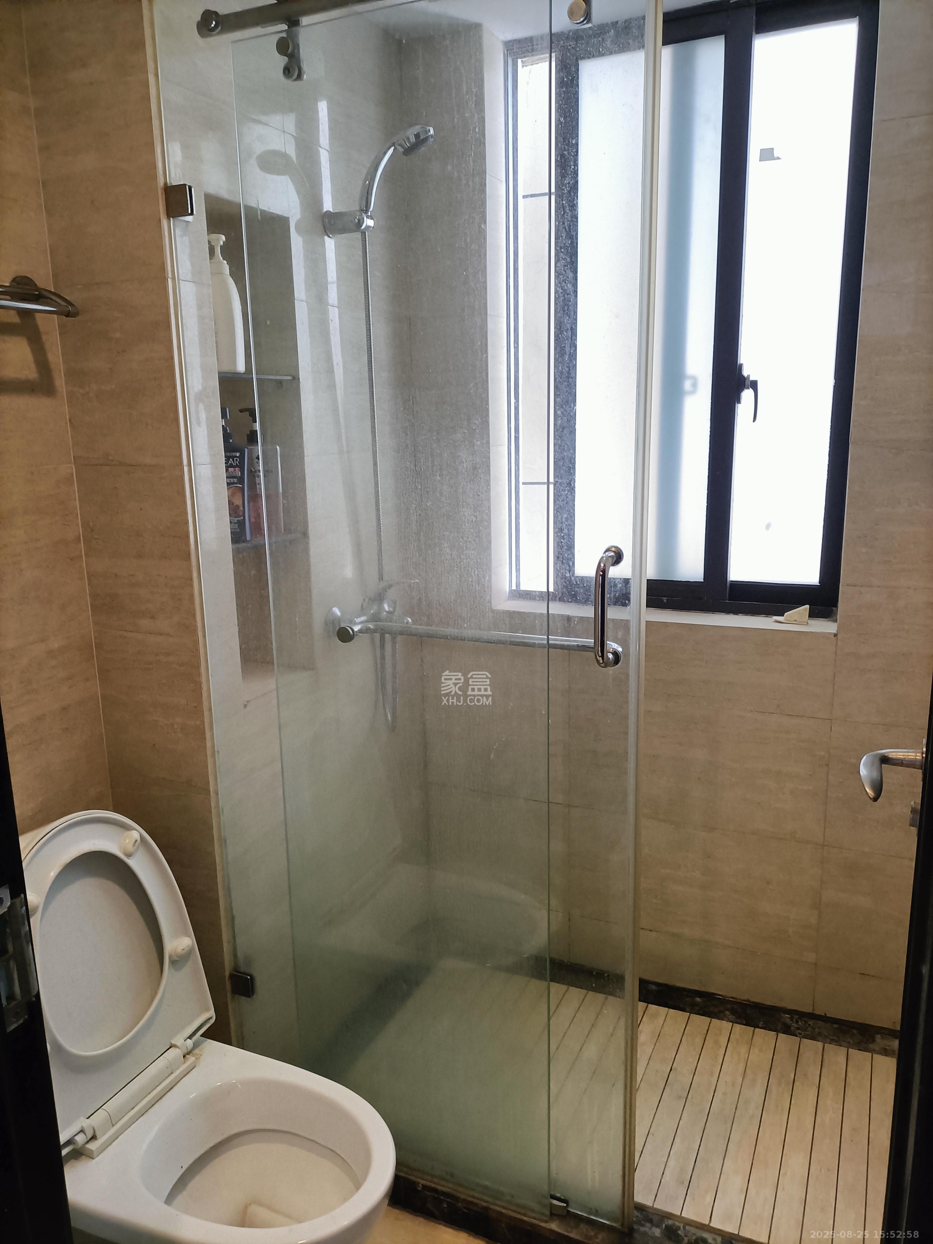 绿地中央广场 3室2厅2卫 3200.0元/月 绿地中央广场 3室2厅2卫 3200.0元/月室内图