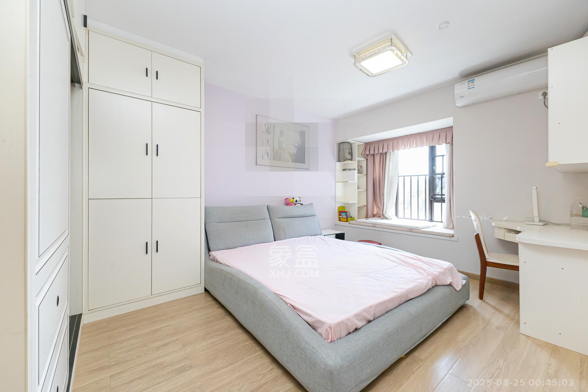 时代倾城二期 4室2厅2卫 90.0万 时代倾城二期 4室2厅2卫 90.0万卧室